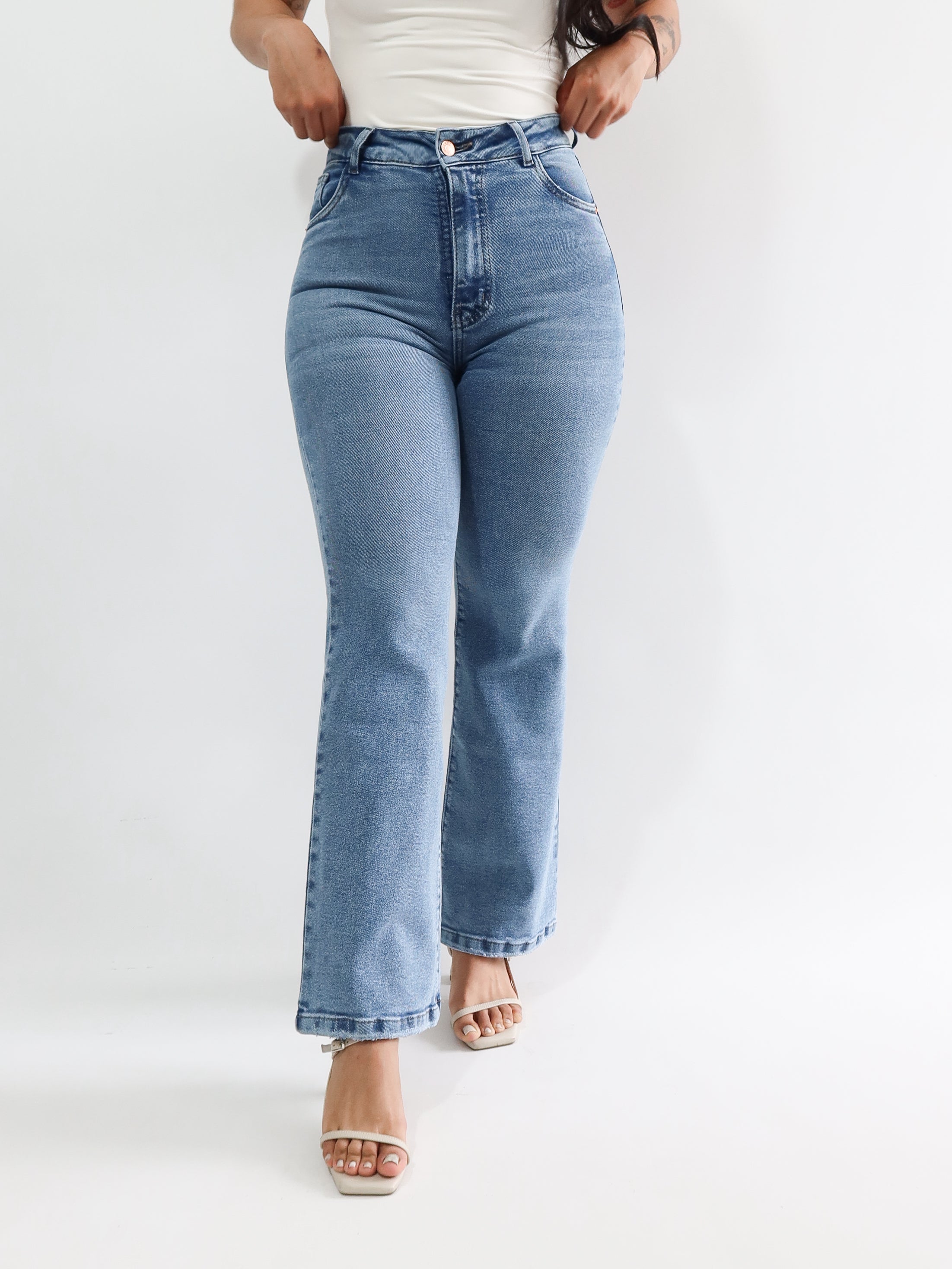 Mini bootcut jeans bigotes azul claro