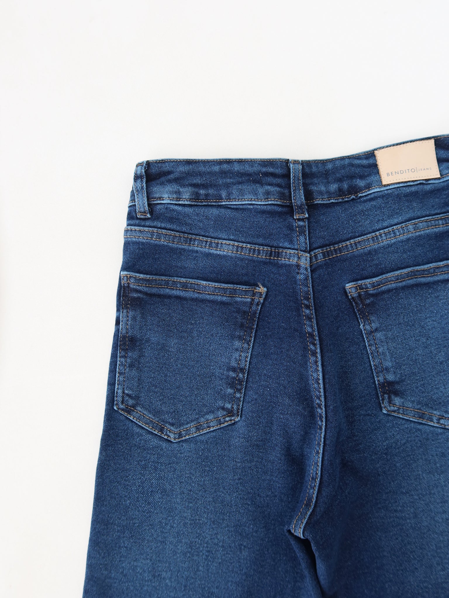 Mini bootcut jeans clásico bigotes azul