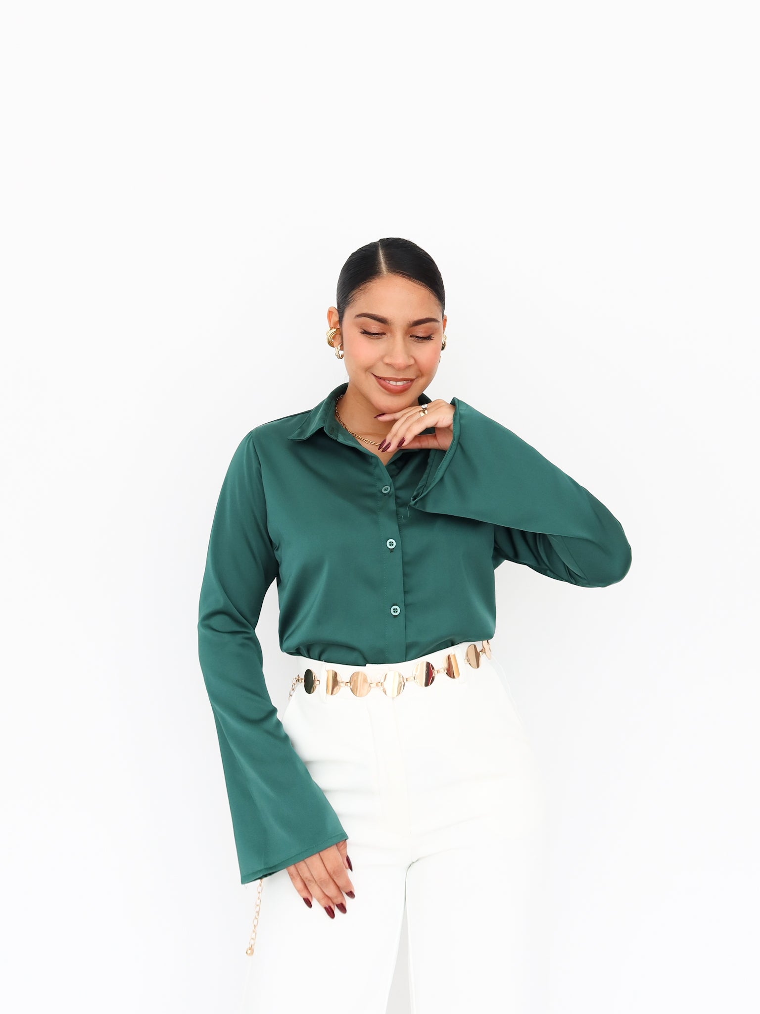 Camisa satinada manga campana verde