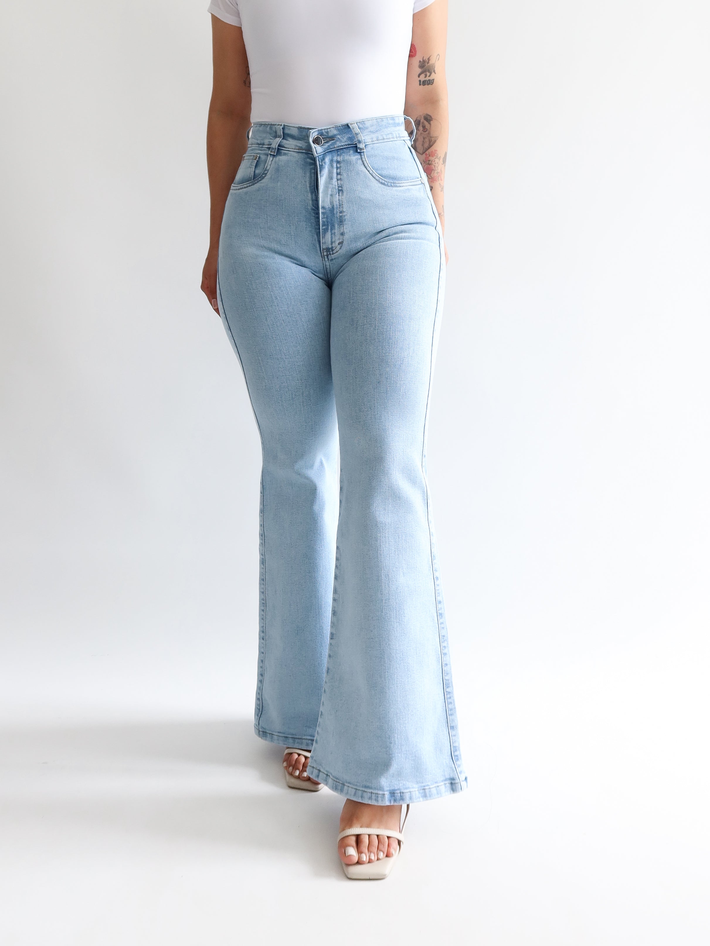 Flare jeans regular azul hielo