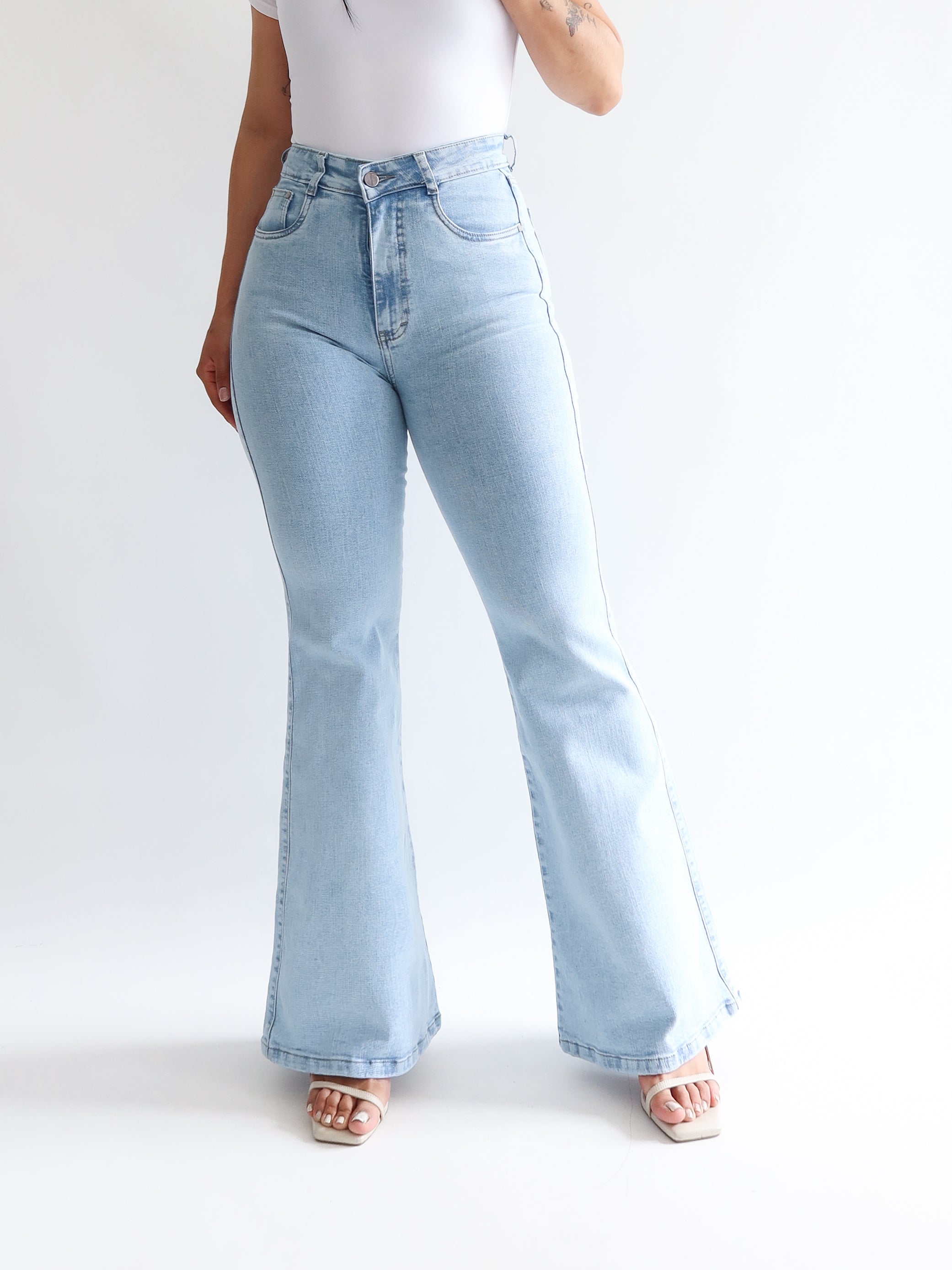 Flare jeans regular azul hielo