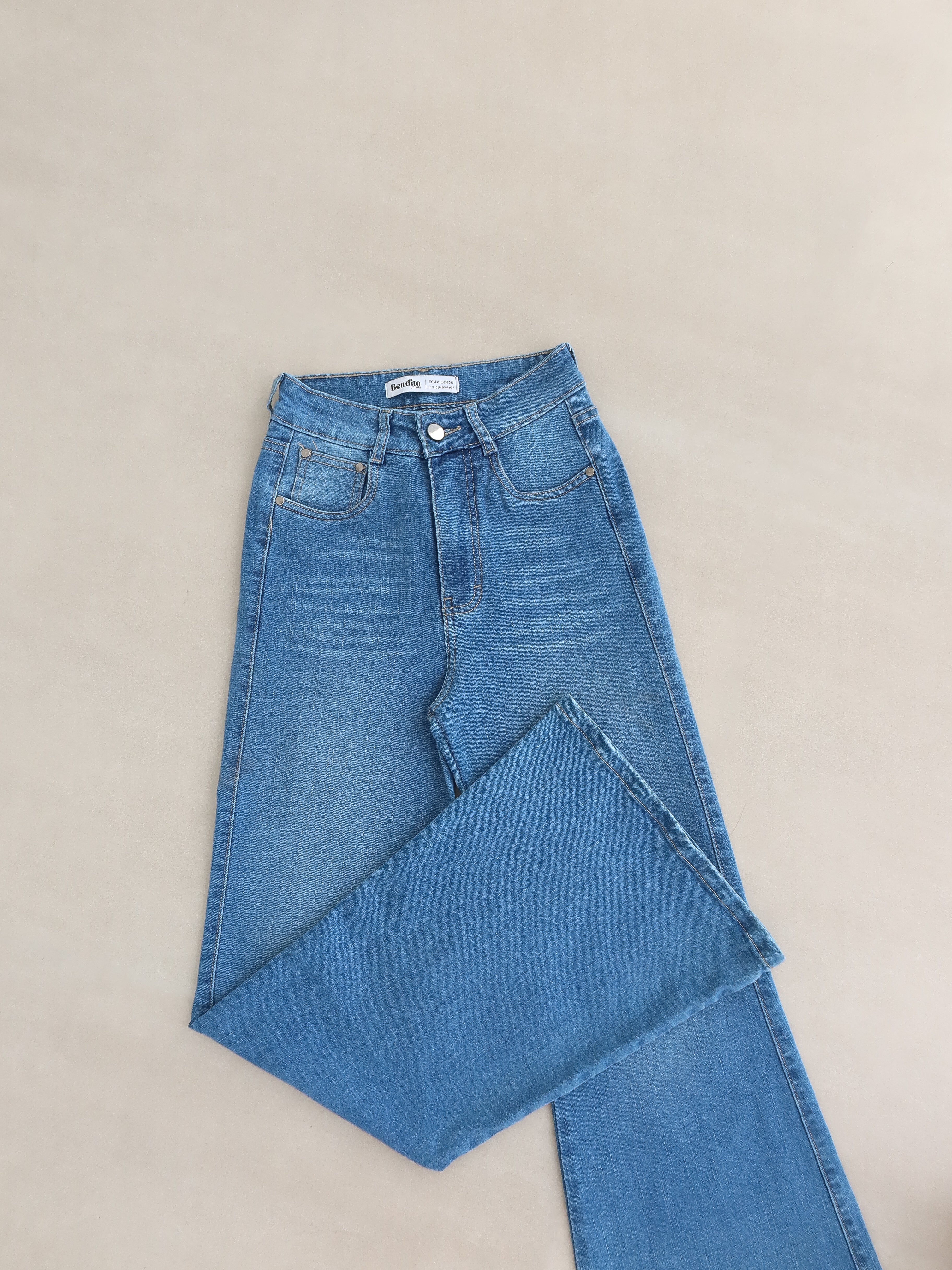 Flare jeans regular azul medio