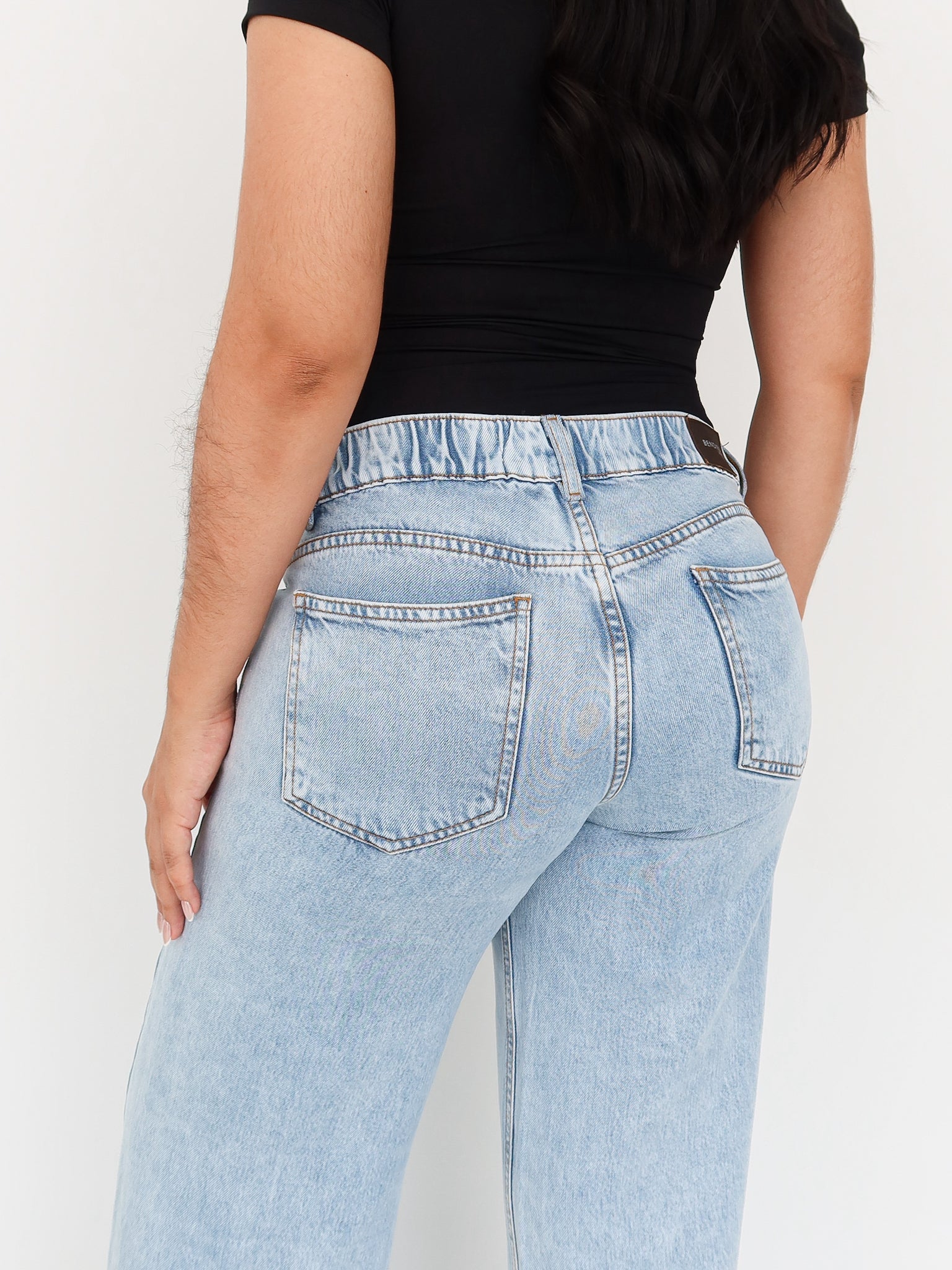 Wide leg jeans liviano regular tiro bajo y elástico