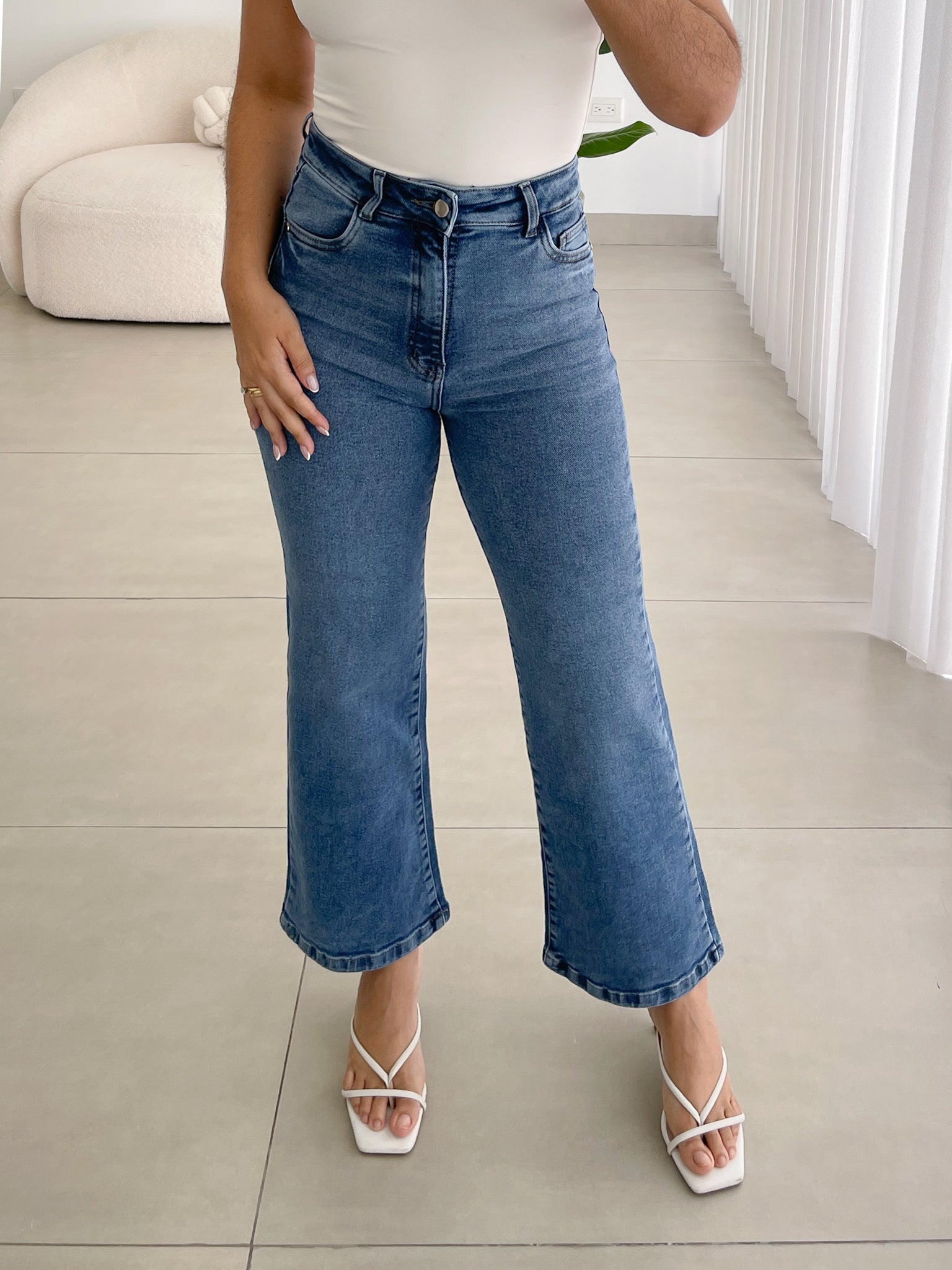 Mini bootcut jeans clásico bigotes azul medio