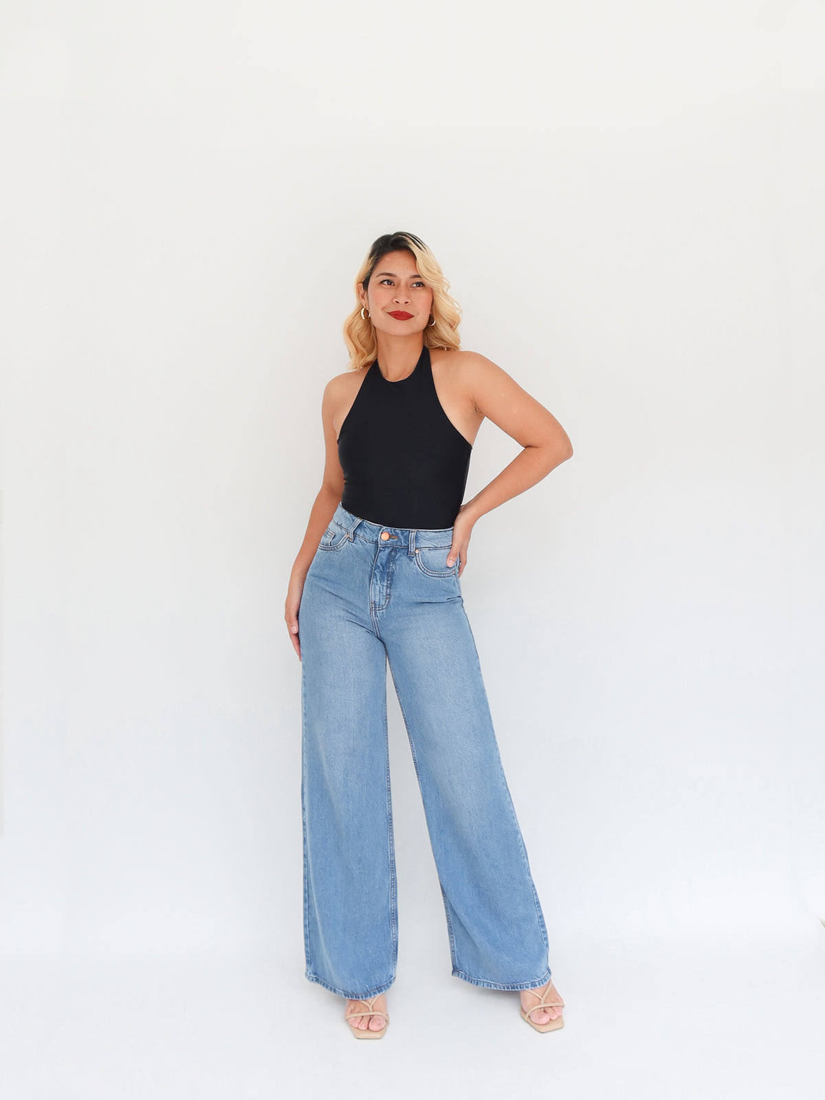 Wide leg regular jeans liviano azul medio