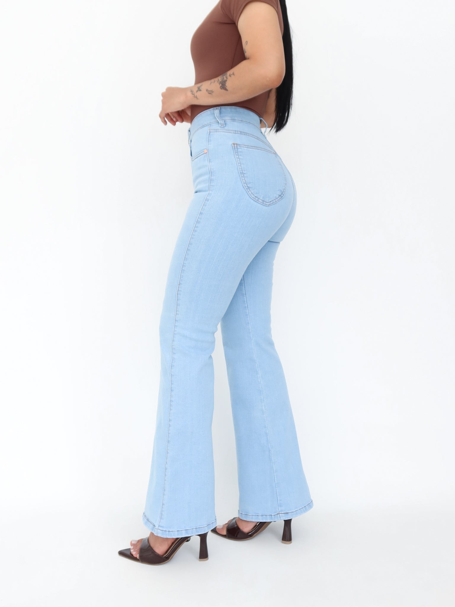 Flare regular jeans azul hielo