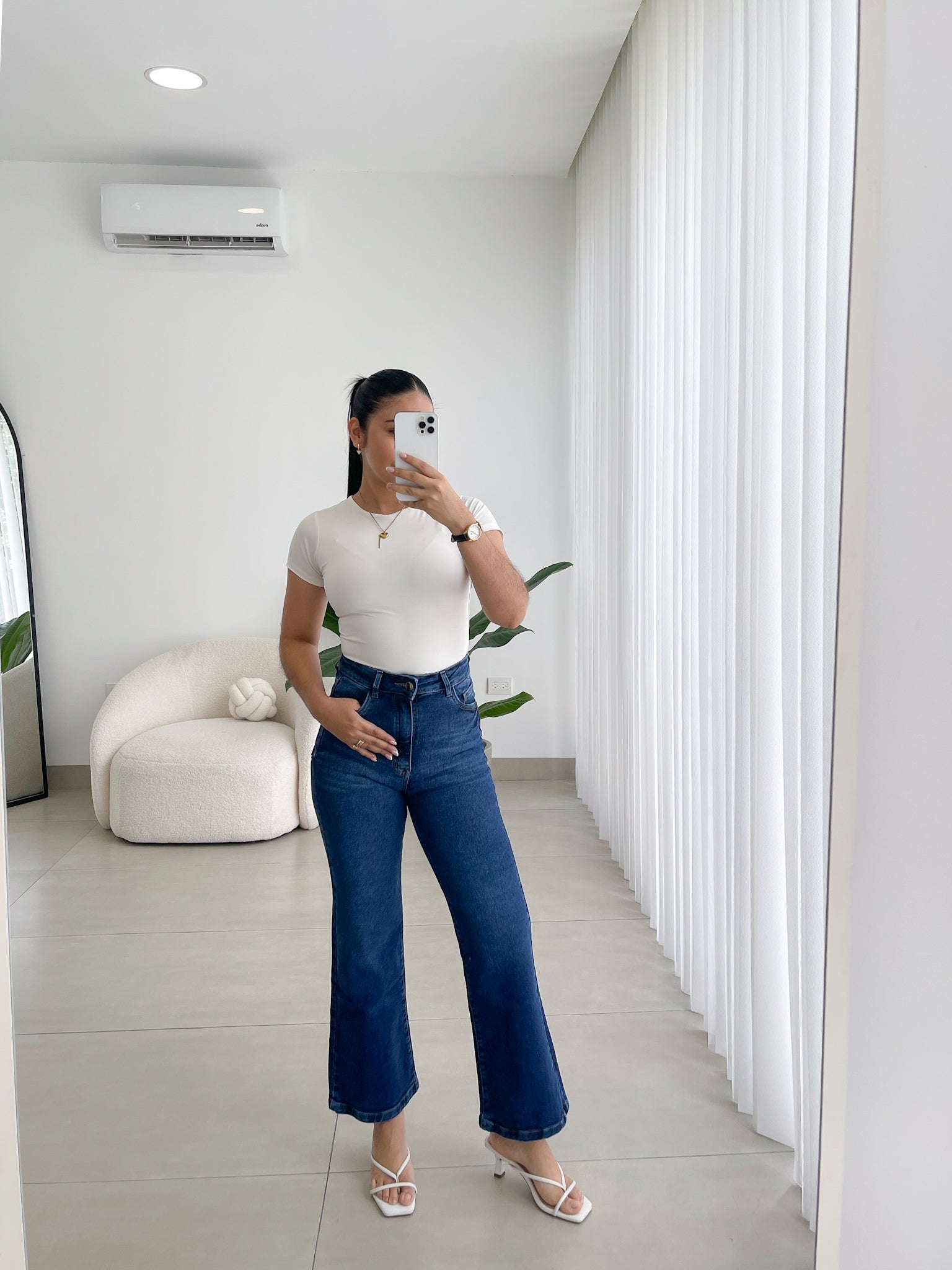 Mini bootcut jeans clásico bigotes azul