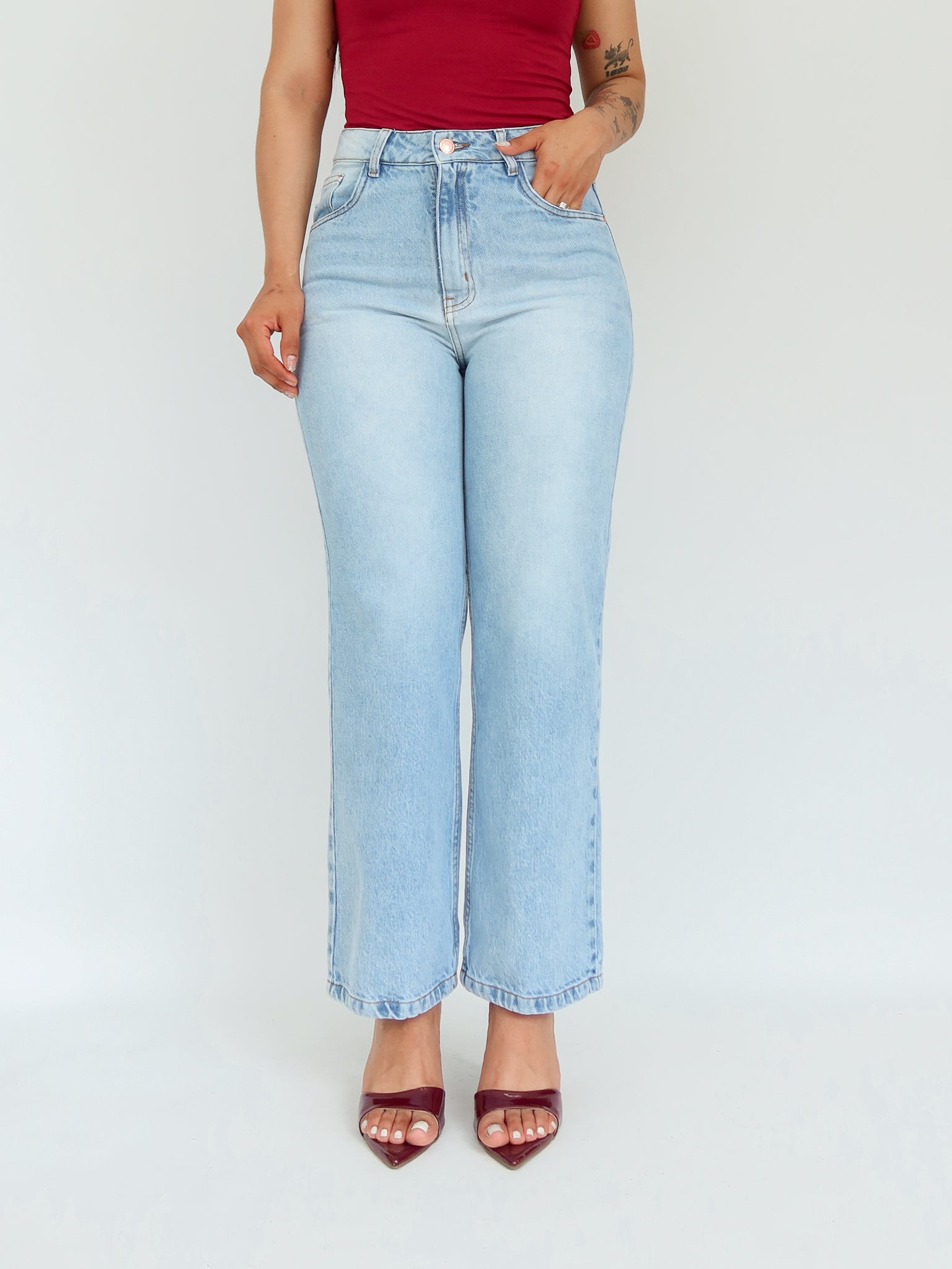 Mini mom straight jeans azul hielo