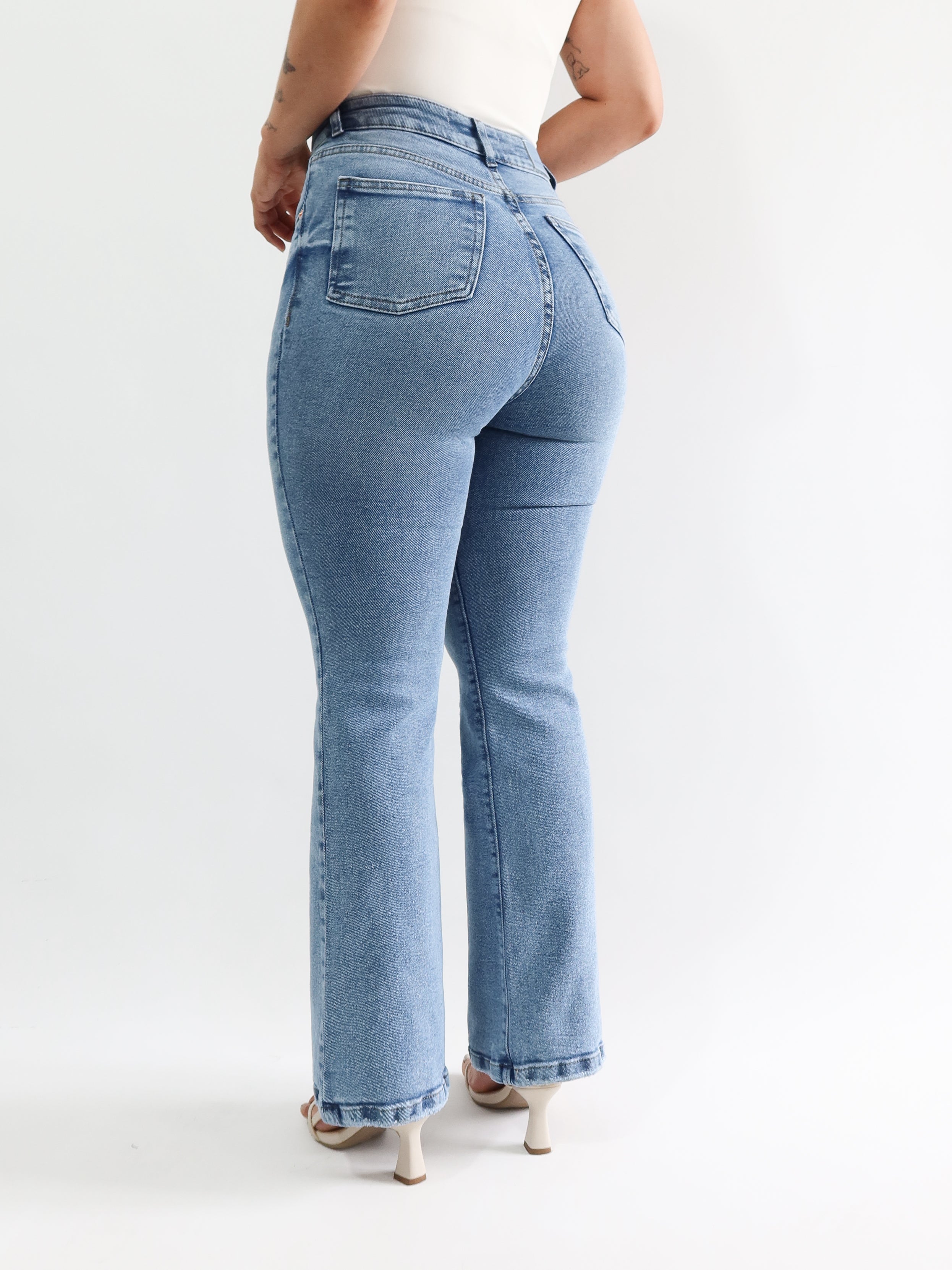 Mini bootcut jeans bigotes azul claro