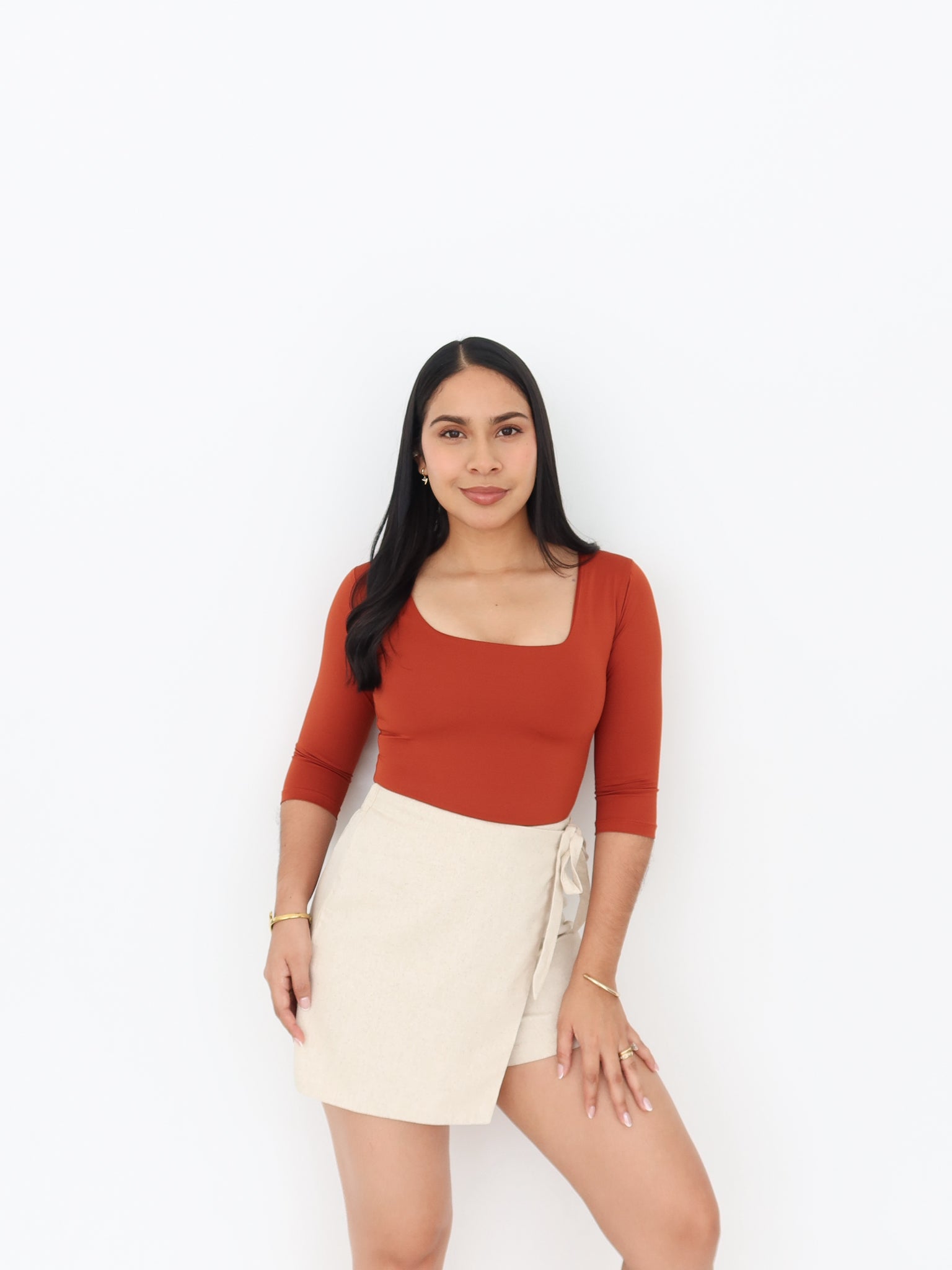 Falda short Mónaco crudo