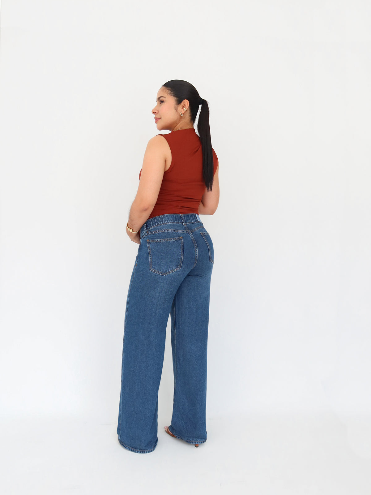 Wide leg jeans liviano regular tiro bajo y elástico azul
