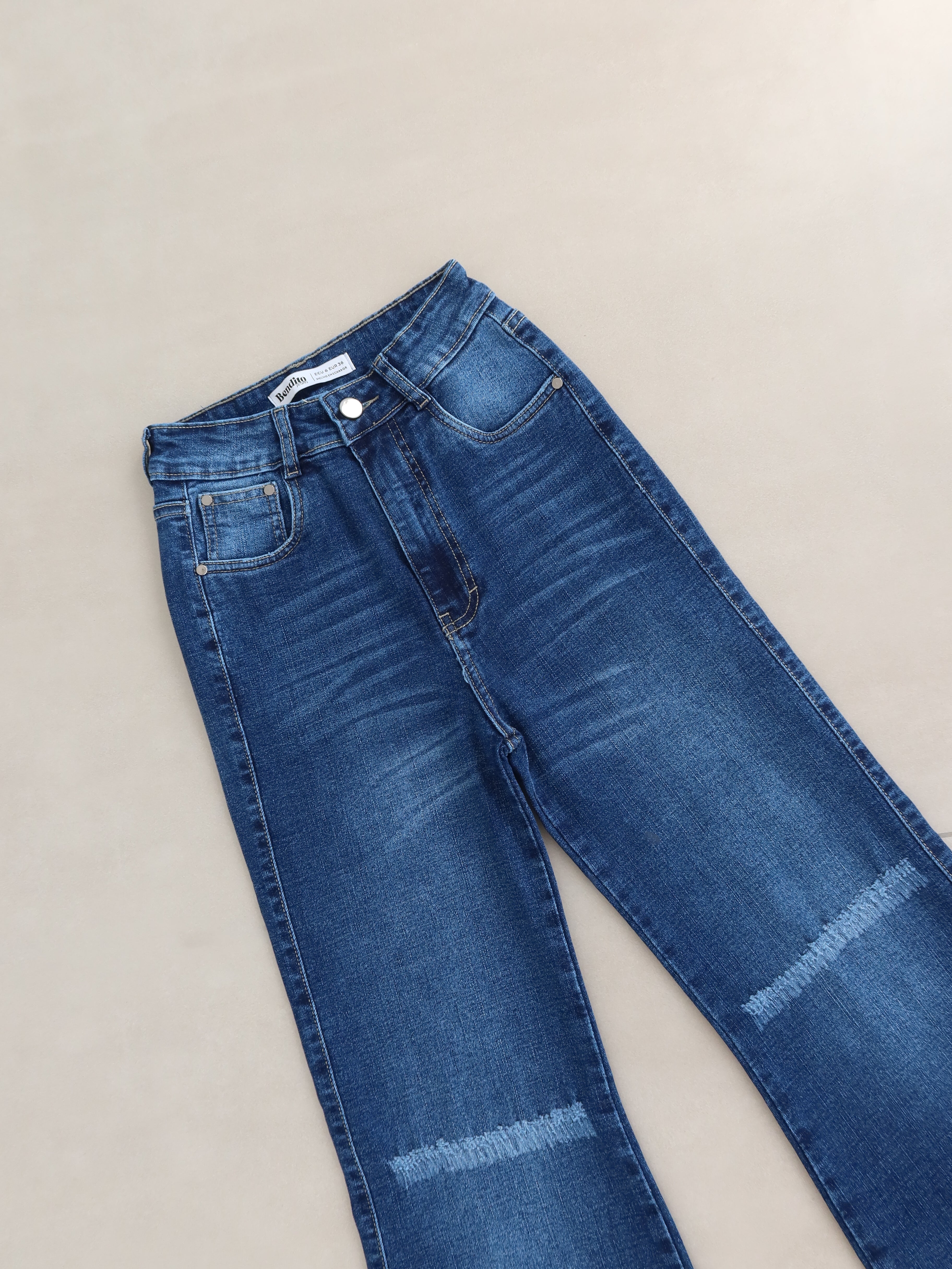 Flare jeans regular azul rasgado