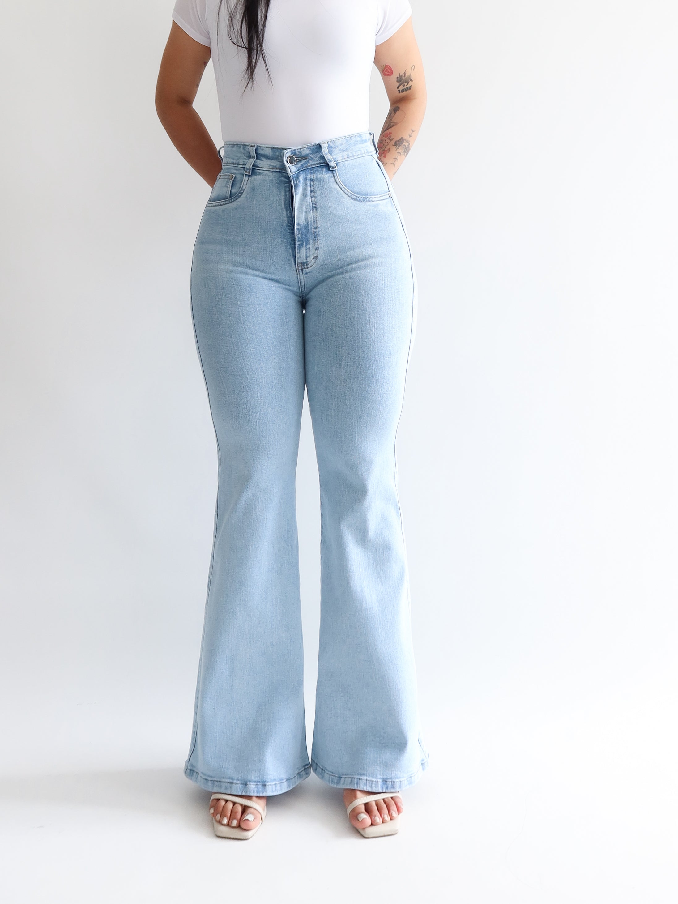 Flare jeans regular azul hielo