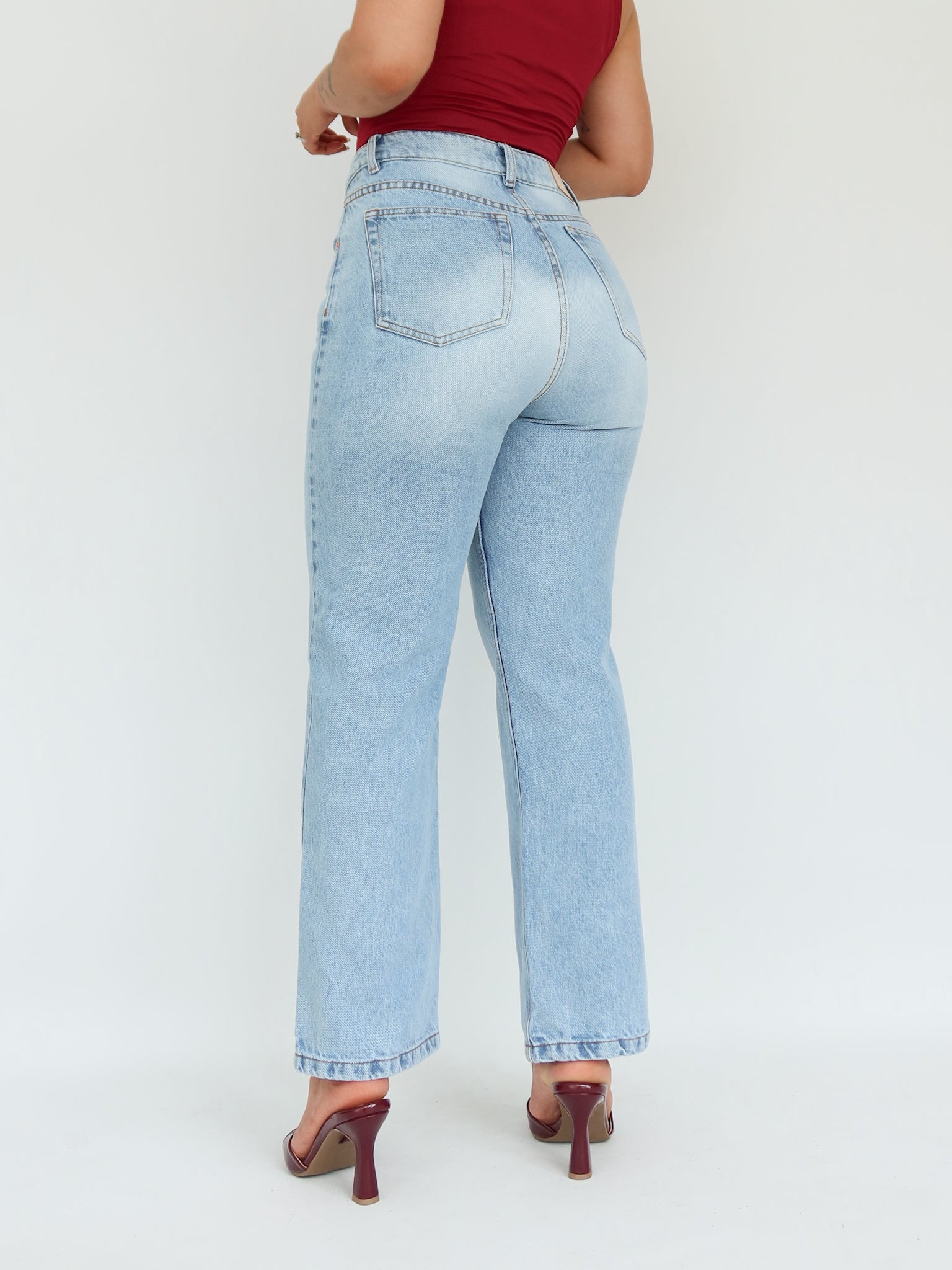 Mini mom straight jeans azul hielo