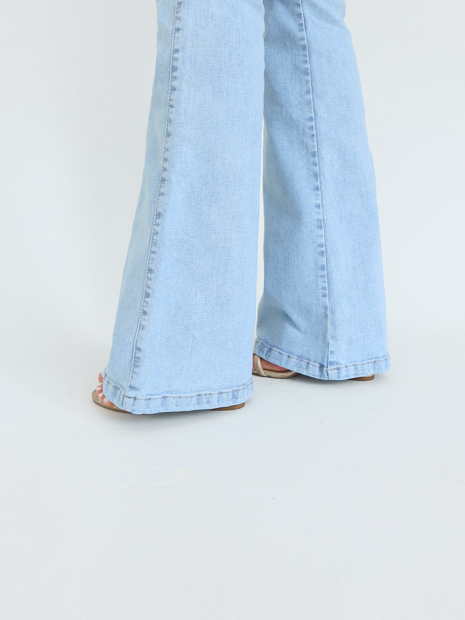 Bootcut long jeans azul hielo