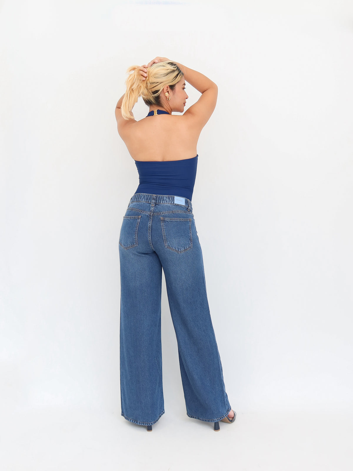 Wide leg jeans liviano regular tiro bajo y elástico azul