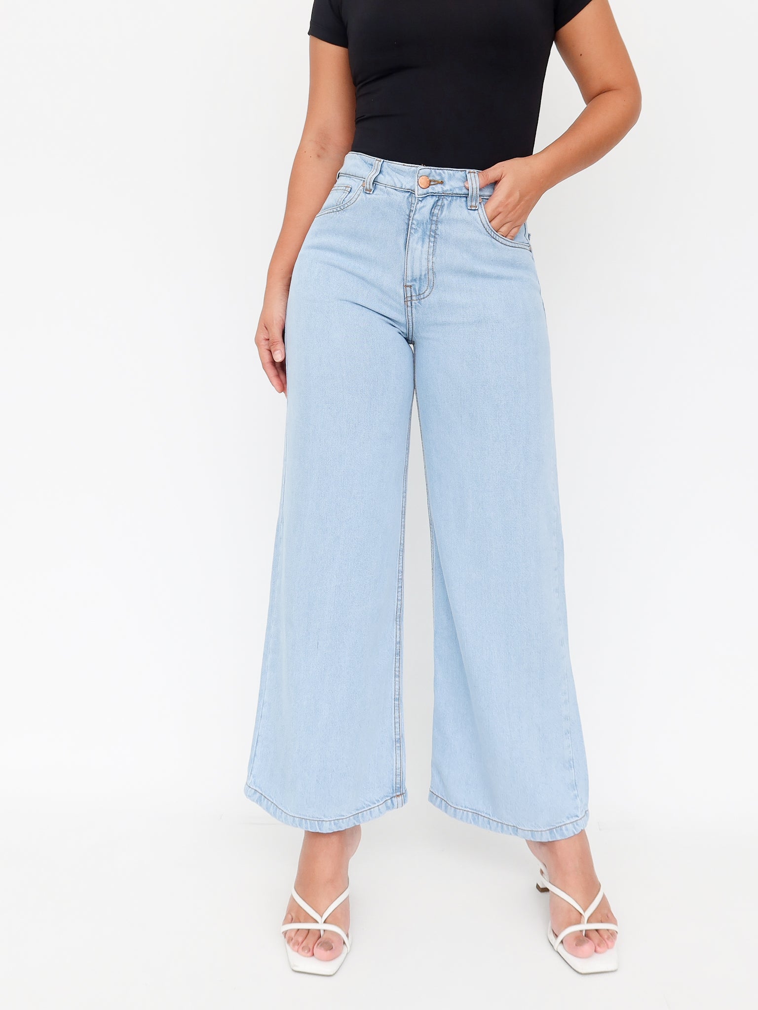 Mini wide leg jeans liviano azul hielo