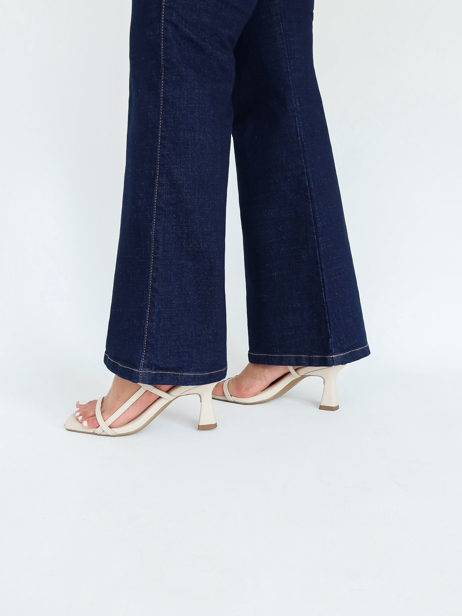 Mini bootcut jeans azul oscuro