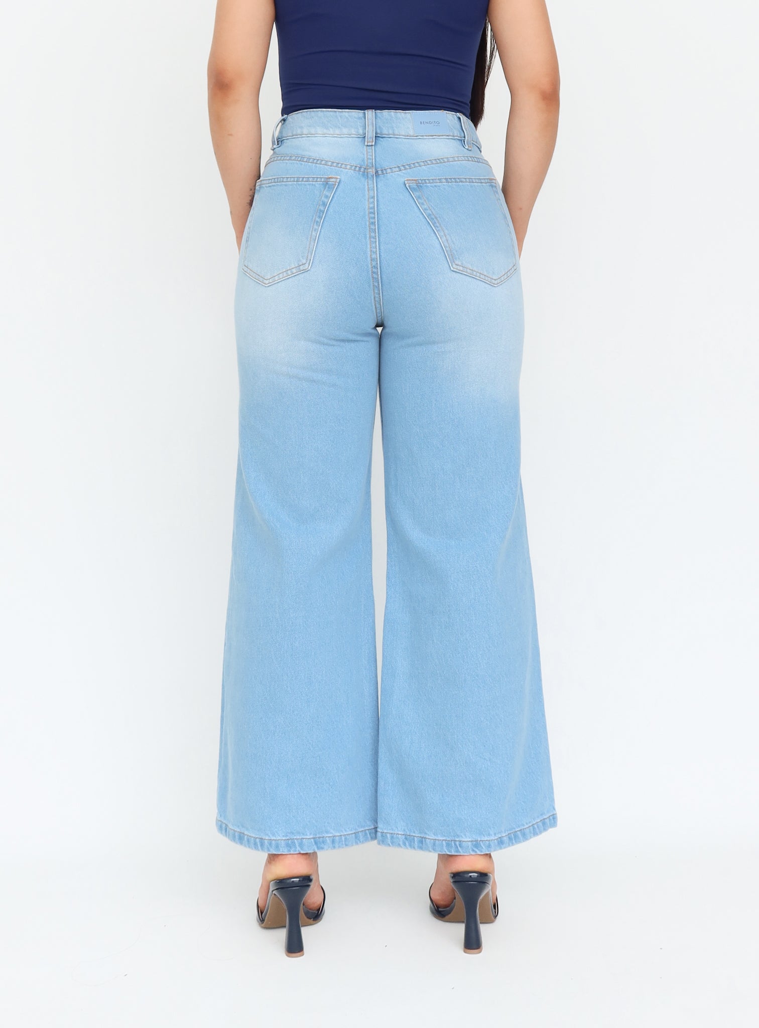 Mini wide leg jeans azul claro