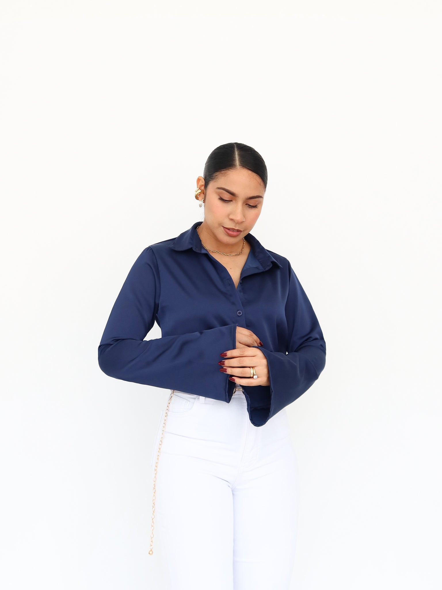 Camisa satinada manga campana azul