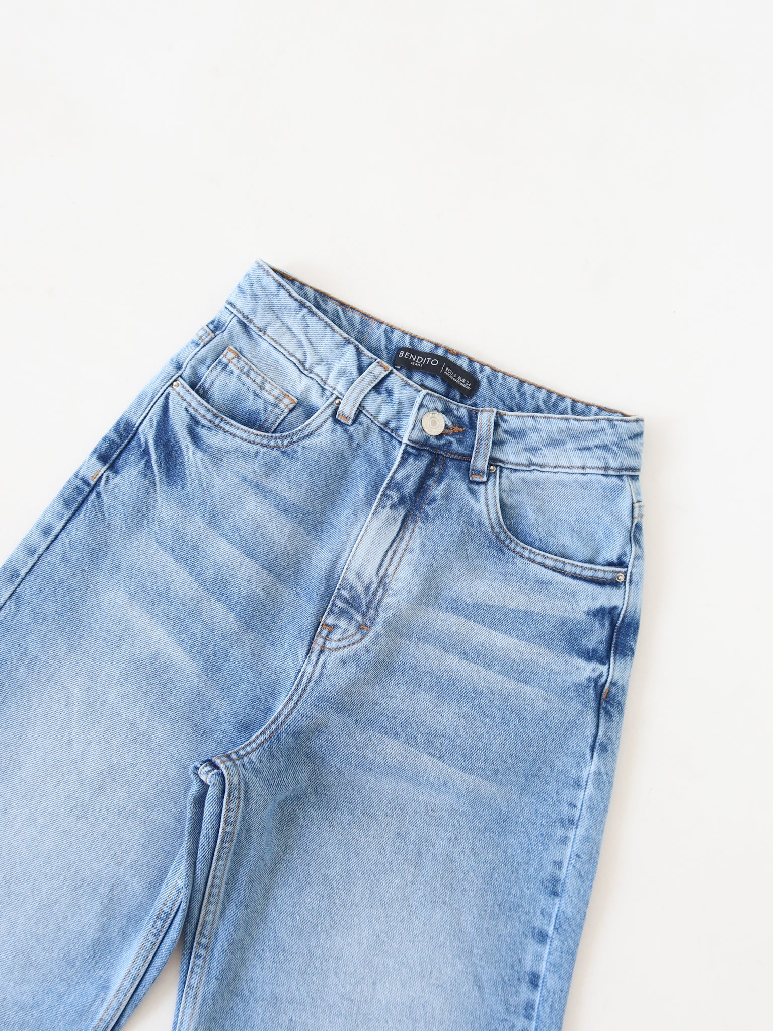 Wide leg regular jeans azul claro