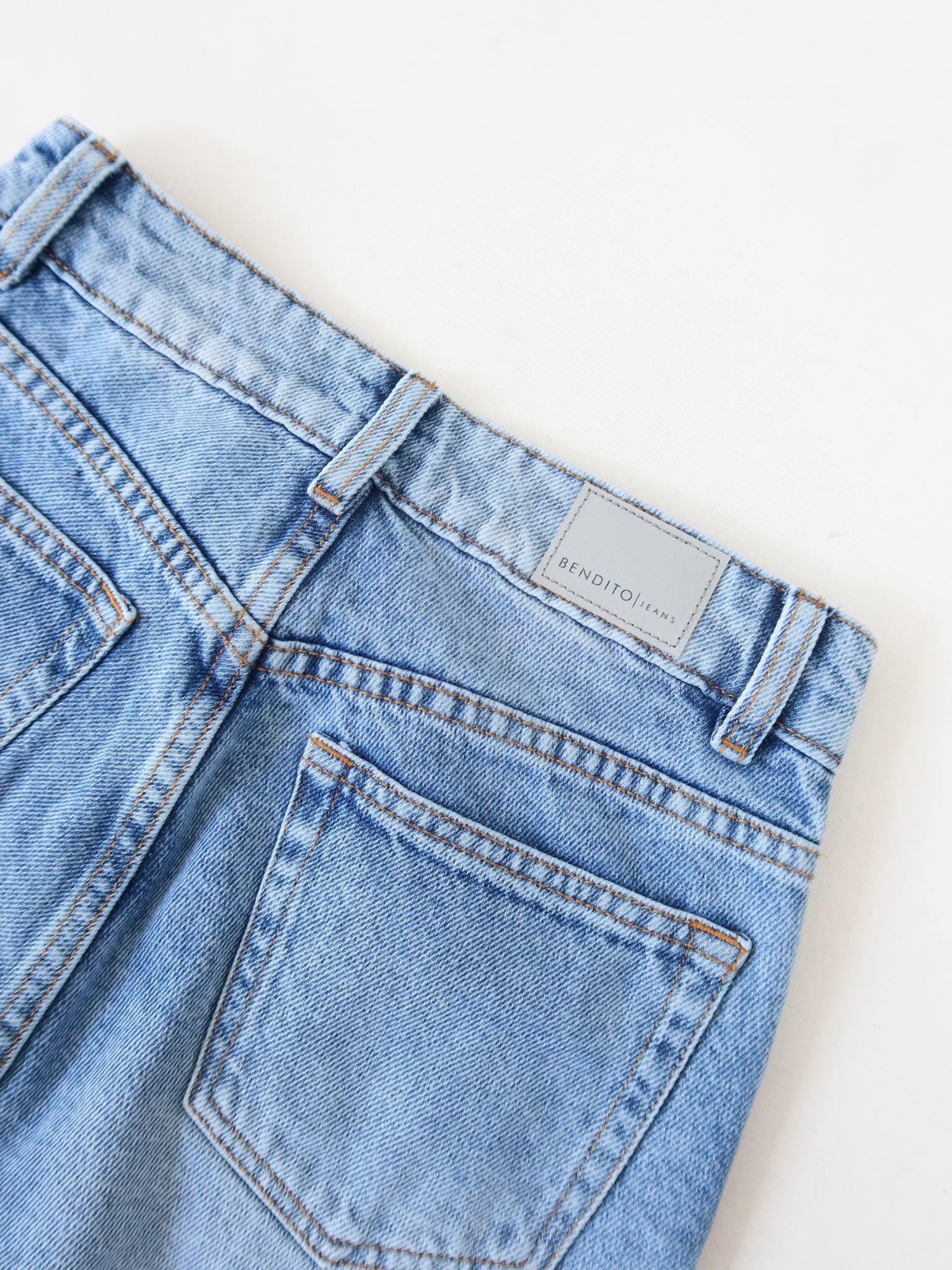 Wide leg regular jeans azul claro