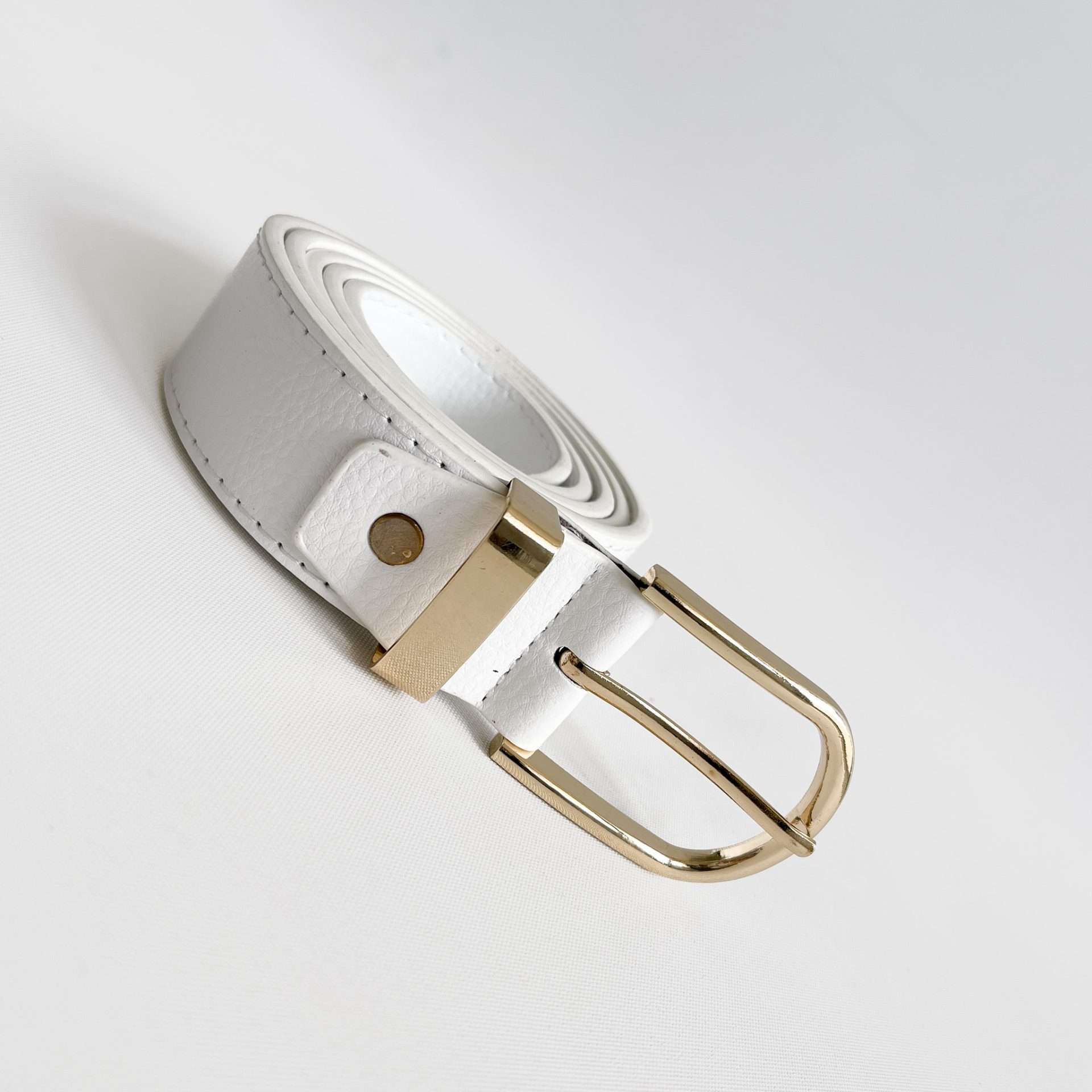 Cinturon hebilla y pasador dorado