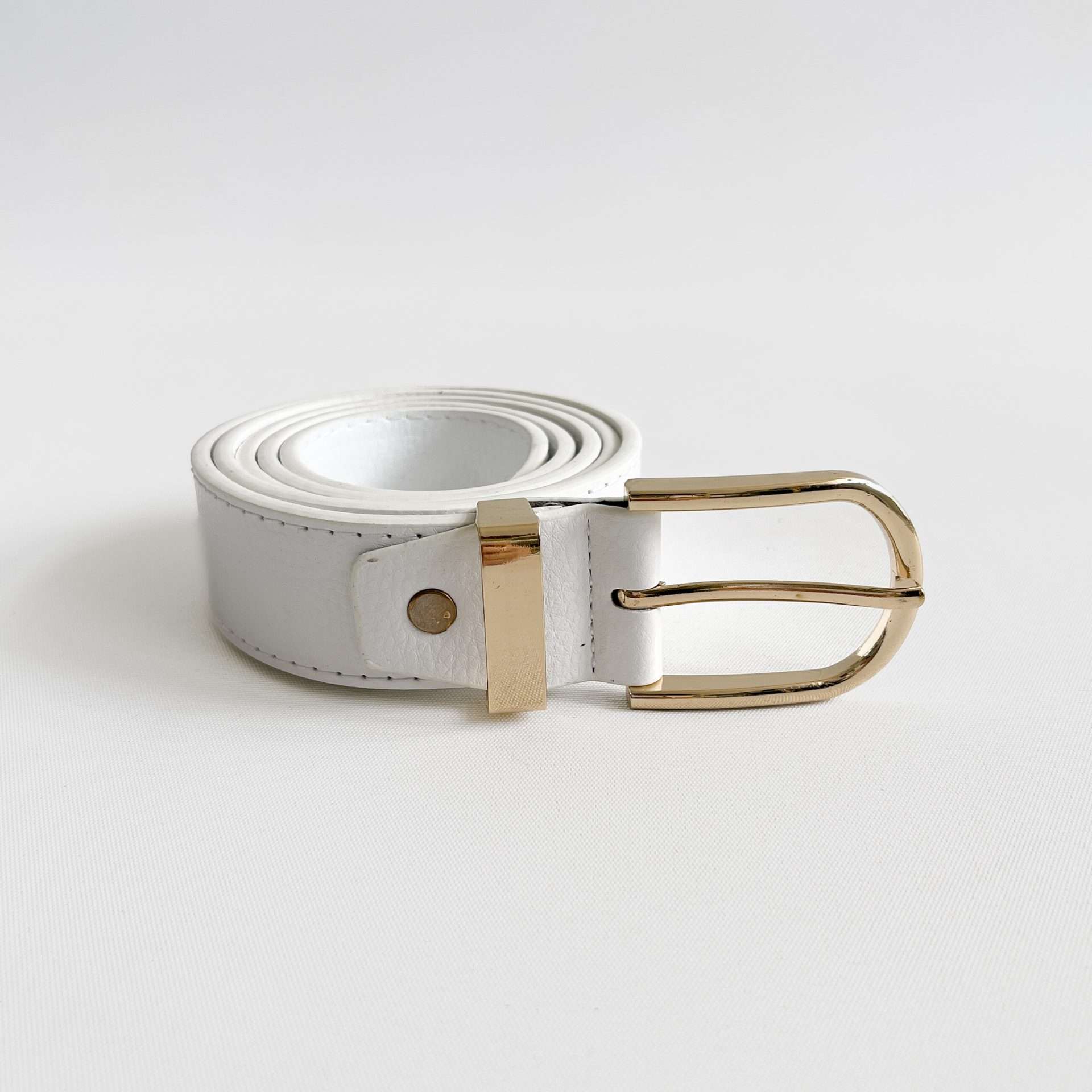 Cinturon hebilla y pasador dorado