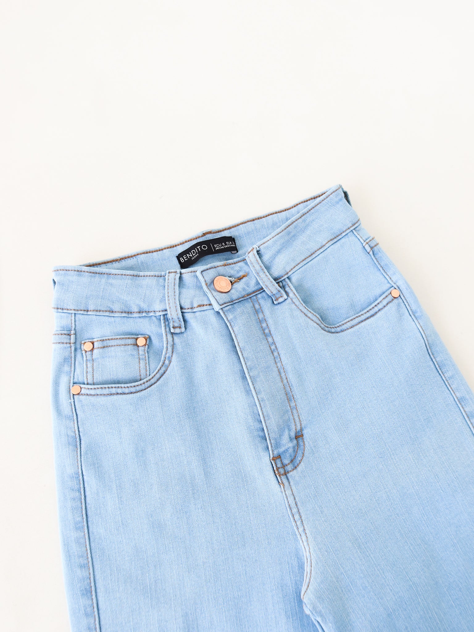 Flare regular jeans azul hielo