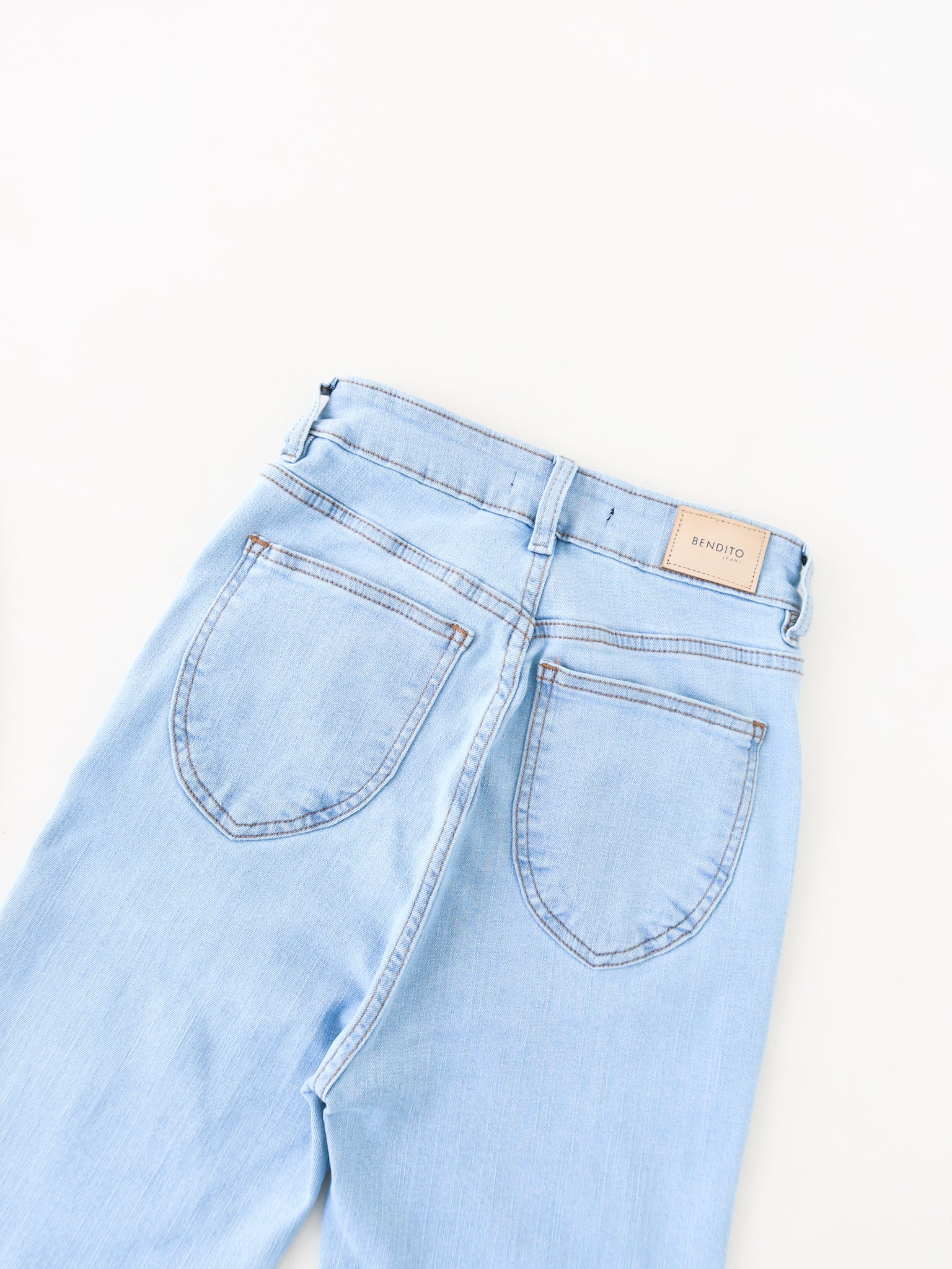 Flare regular jeans azul hielo
