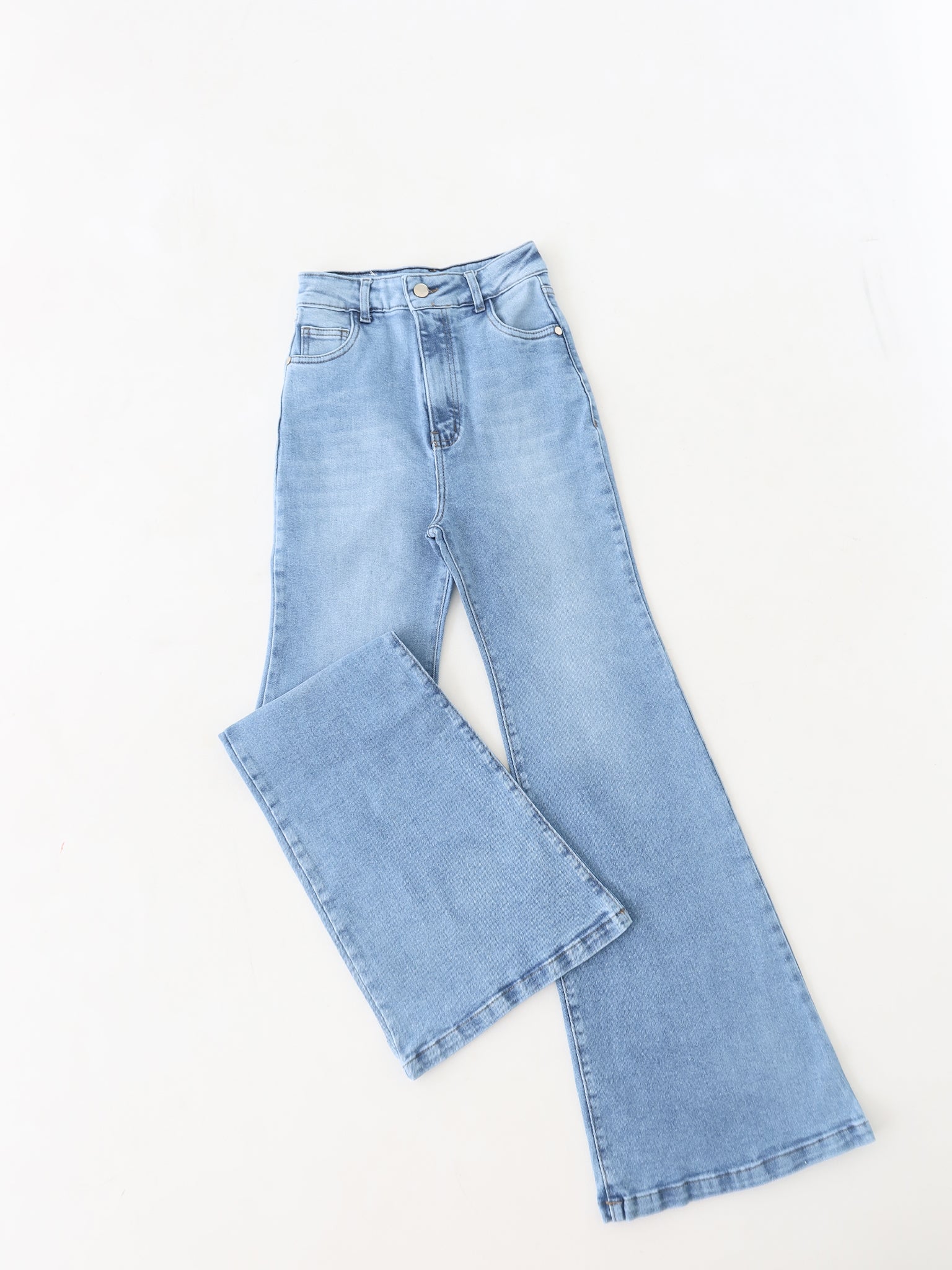 Flare regular jeans azul claro