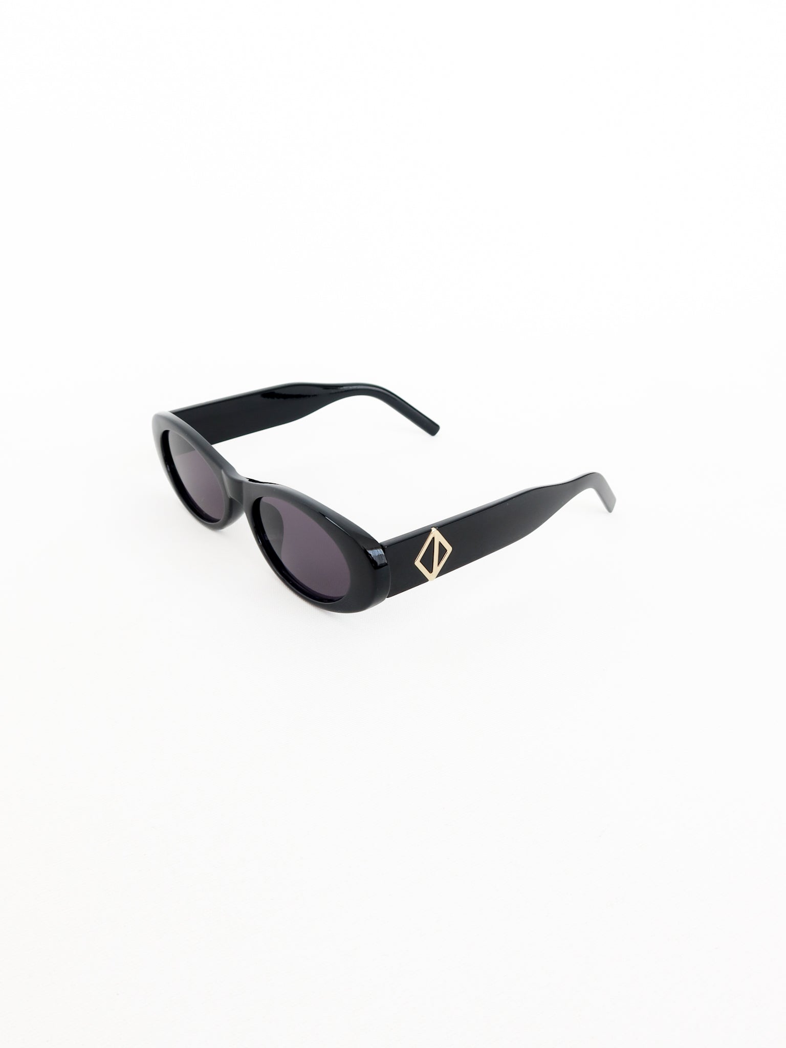 Gafas de sol ovaladas lentes negros
