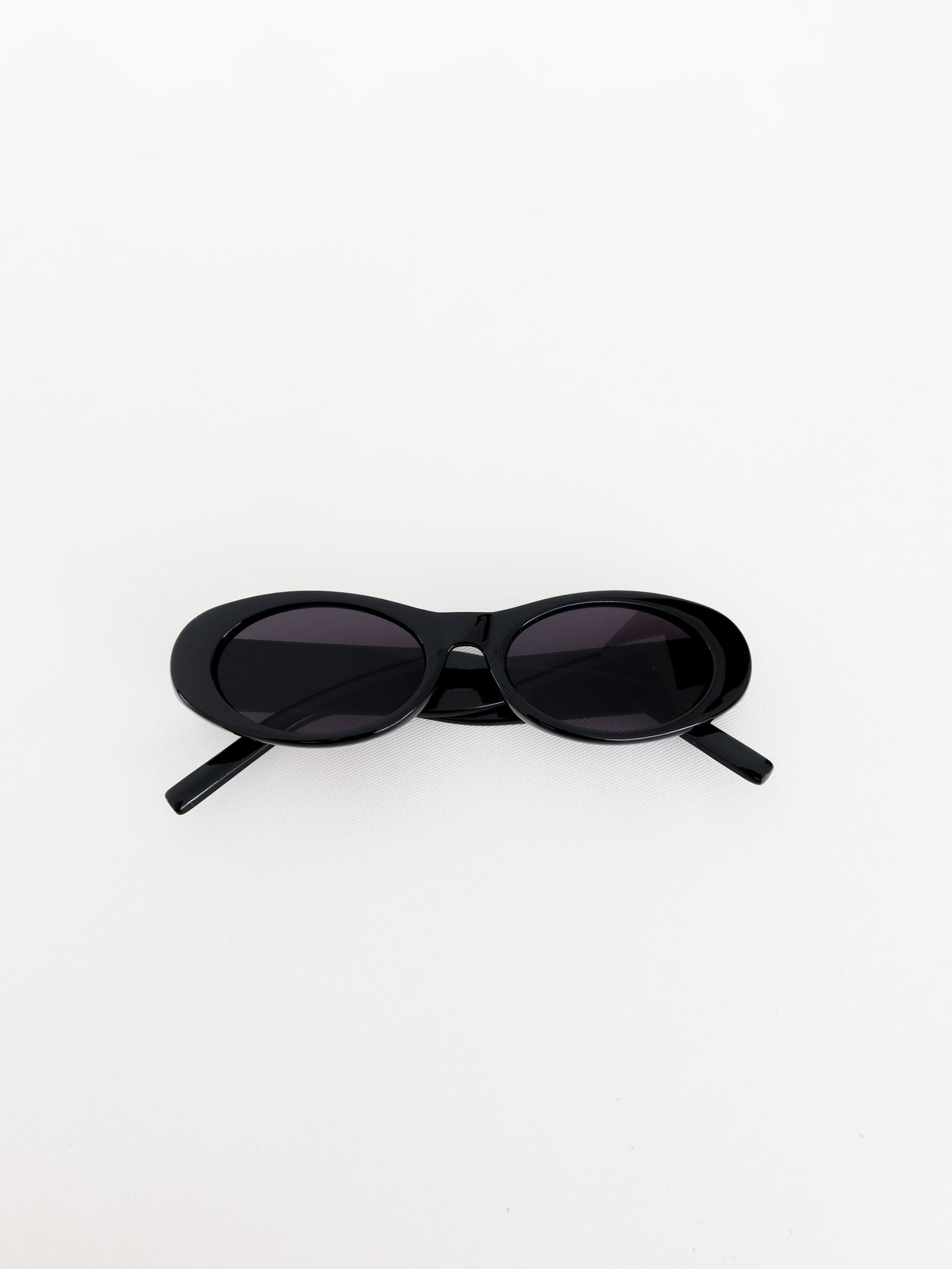 Gafas de sol ovaladas lentes negros