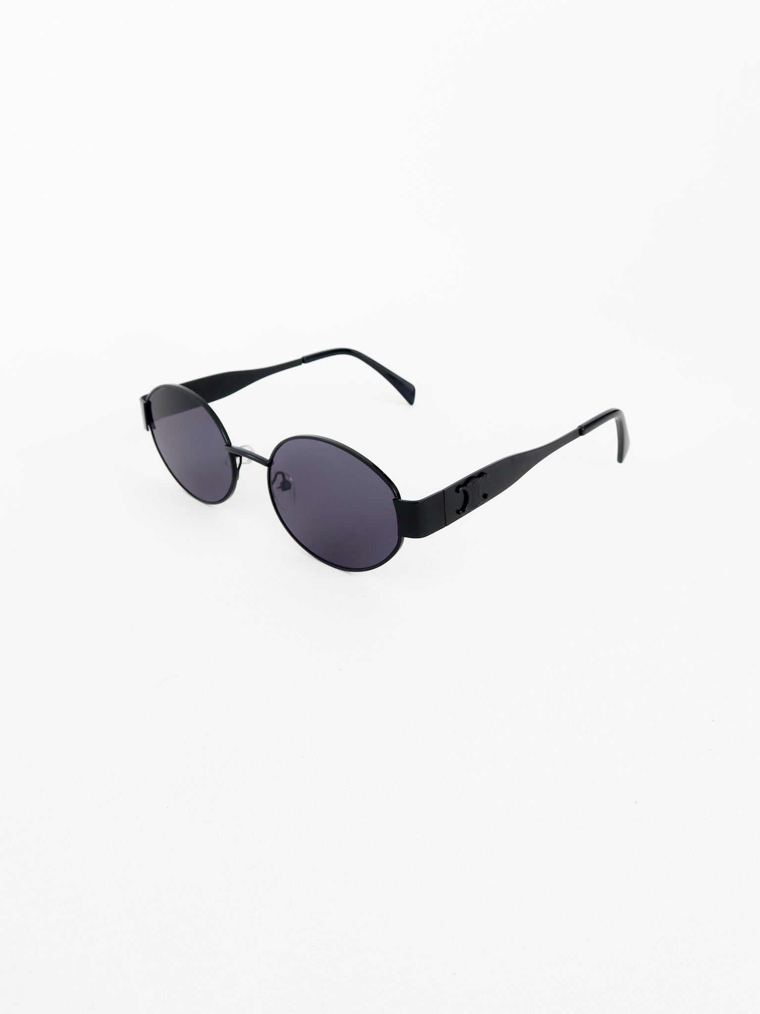 Gafas de sol ovaladas armazón negro