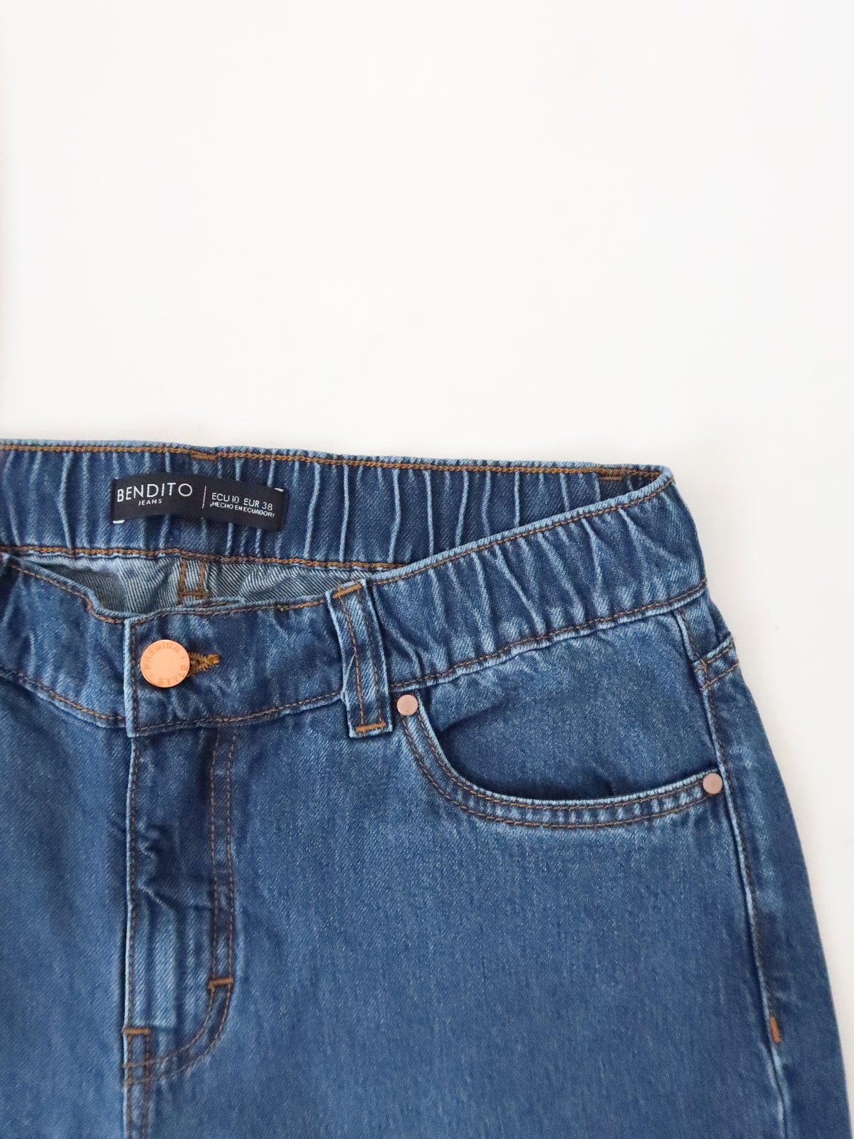 Wide leg jeans liviano regular tiro bajo y elástico azul