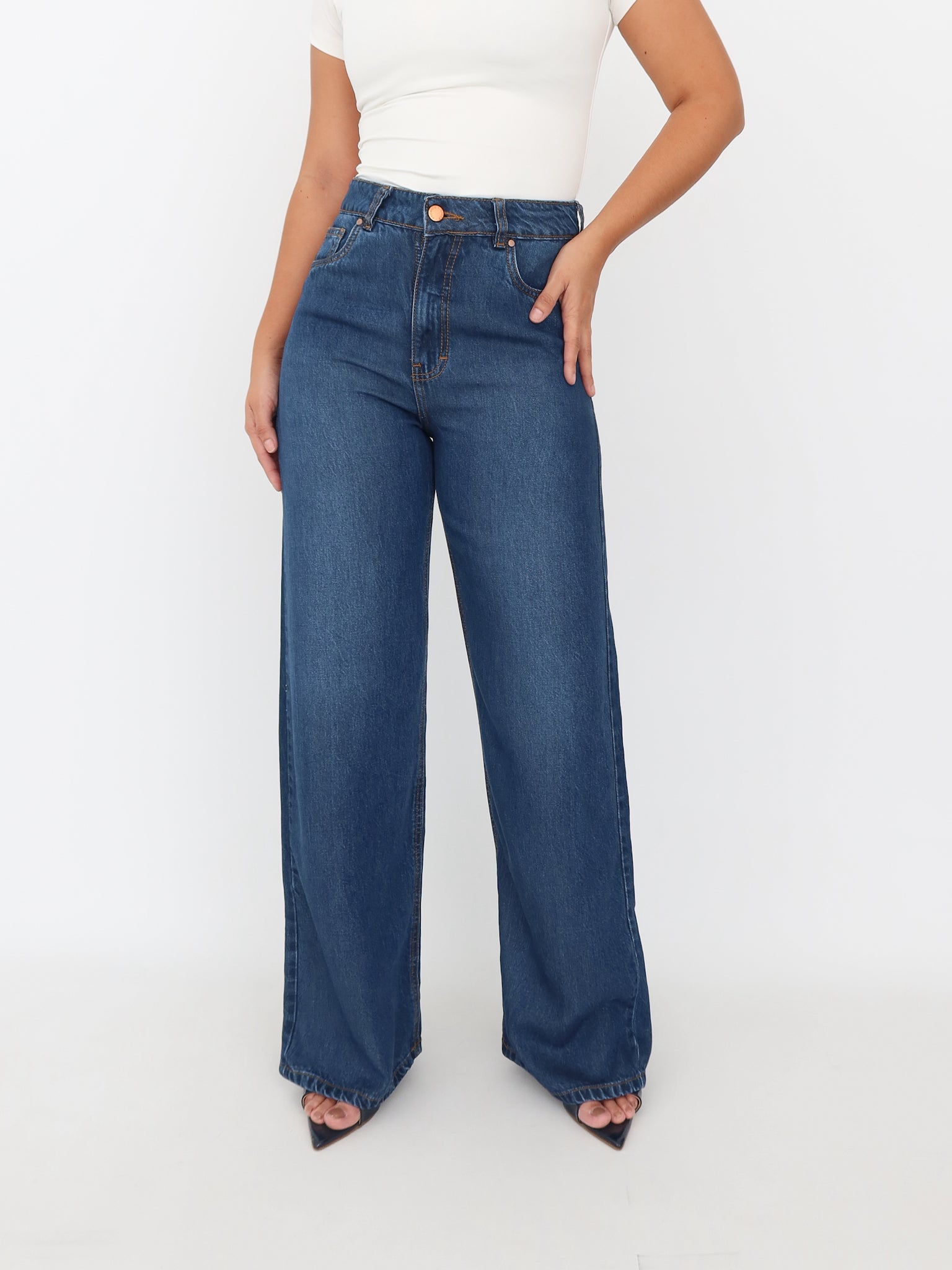 Wide leg regular jeans liviano azul jaspeado