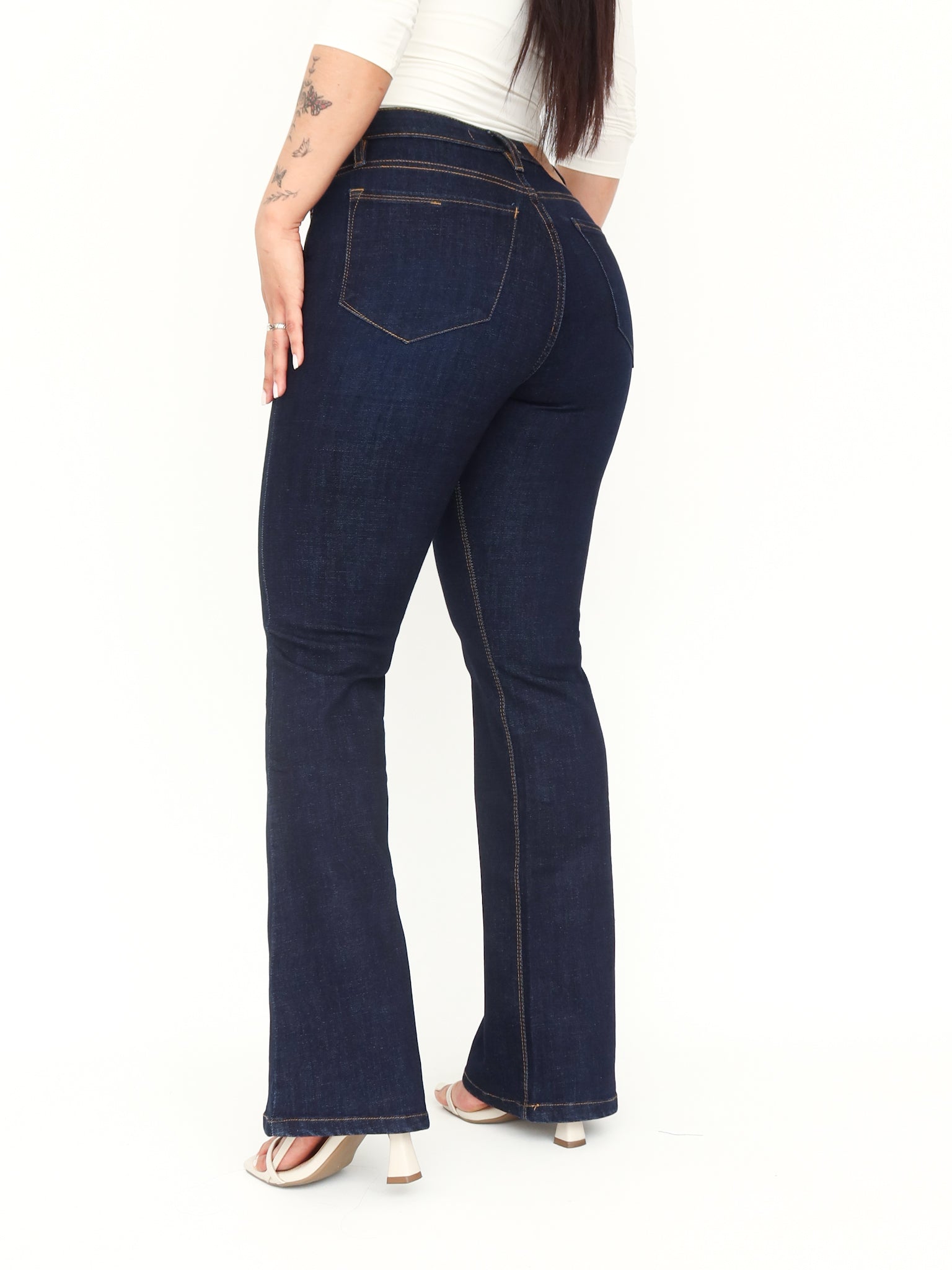 Bootcut regular tiro medio jeans azul oscuro