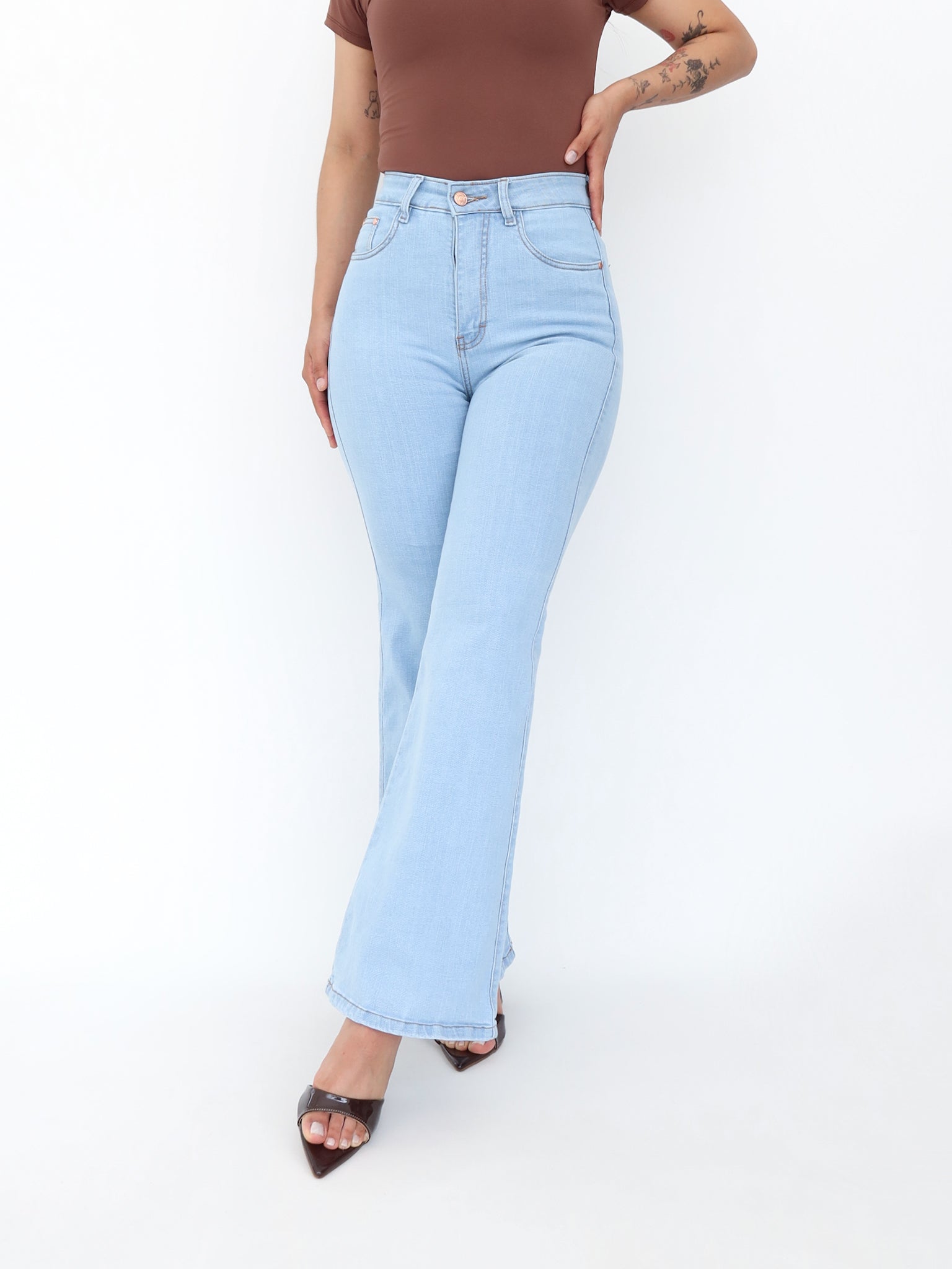 Flare regular jeans azul hielo