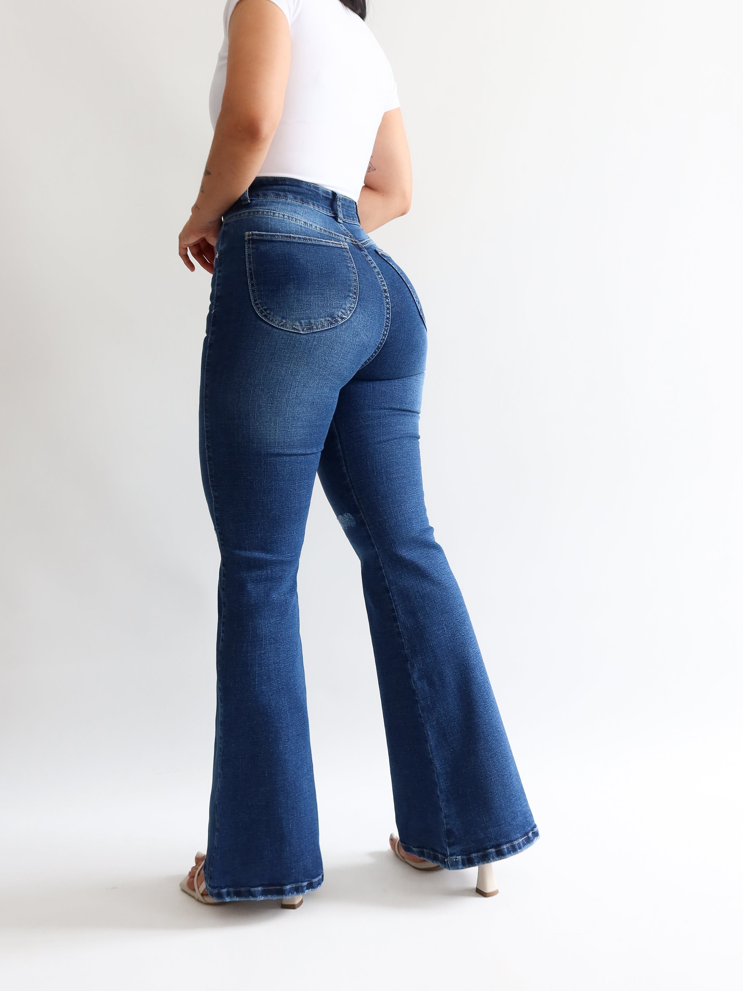 Flare jeans regular azul rasgado