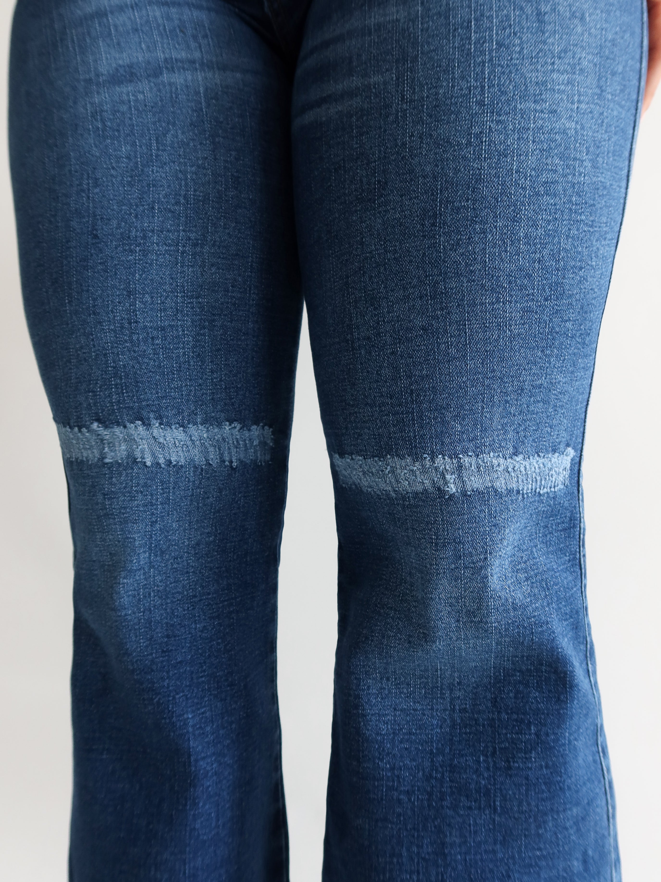 Flare jeans regular azul rasgado