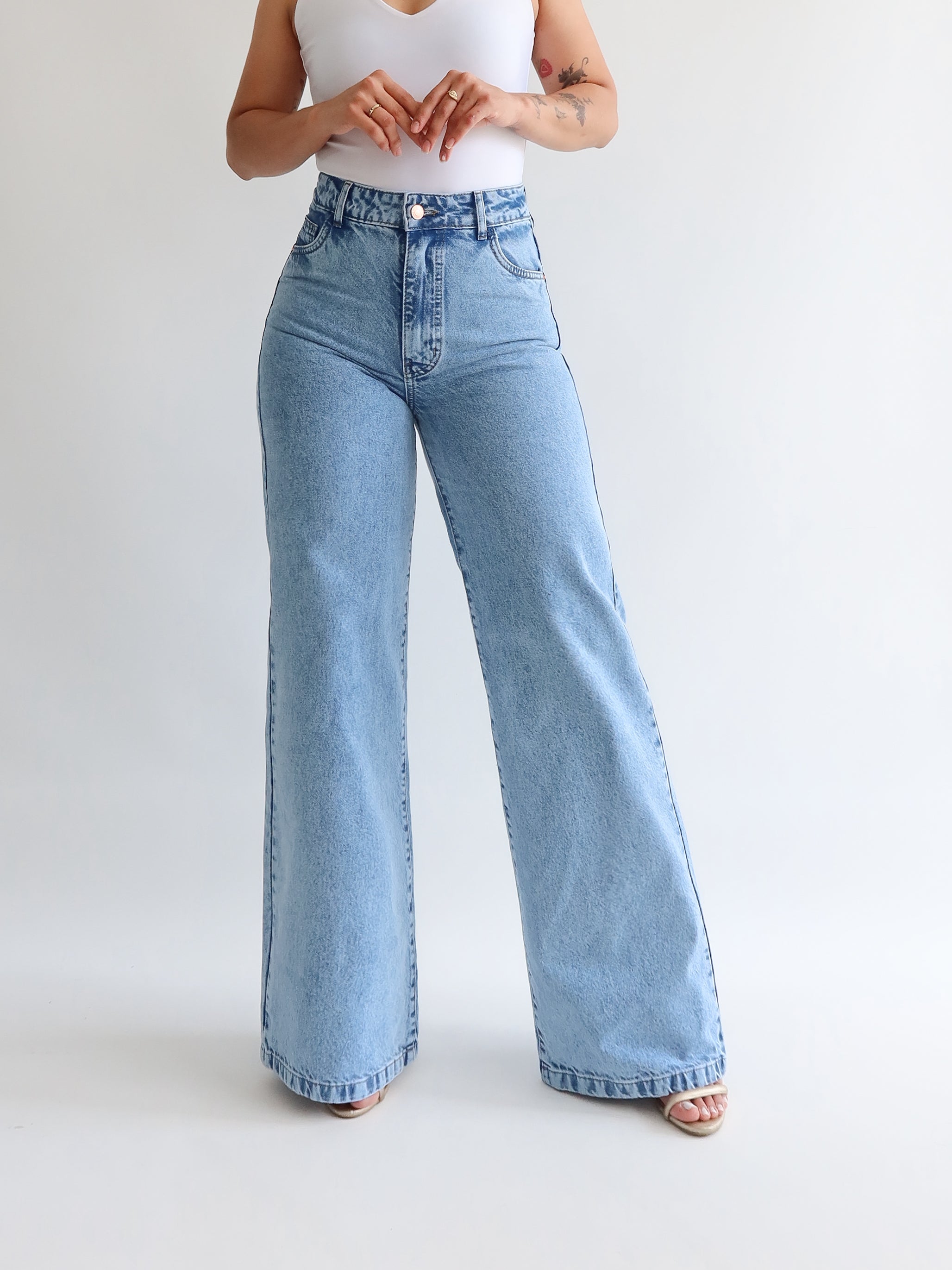 Wide leg jeans regular azul jaspeado