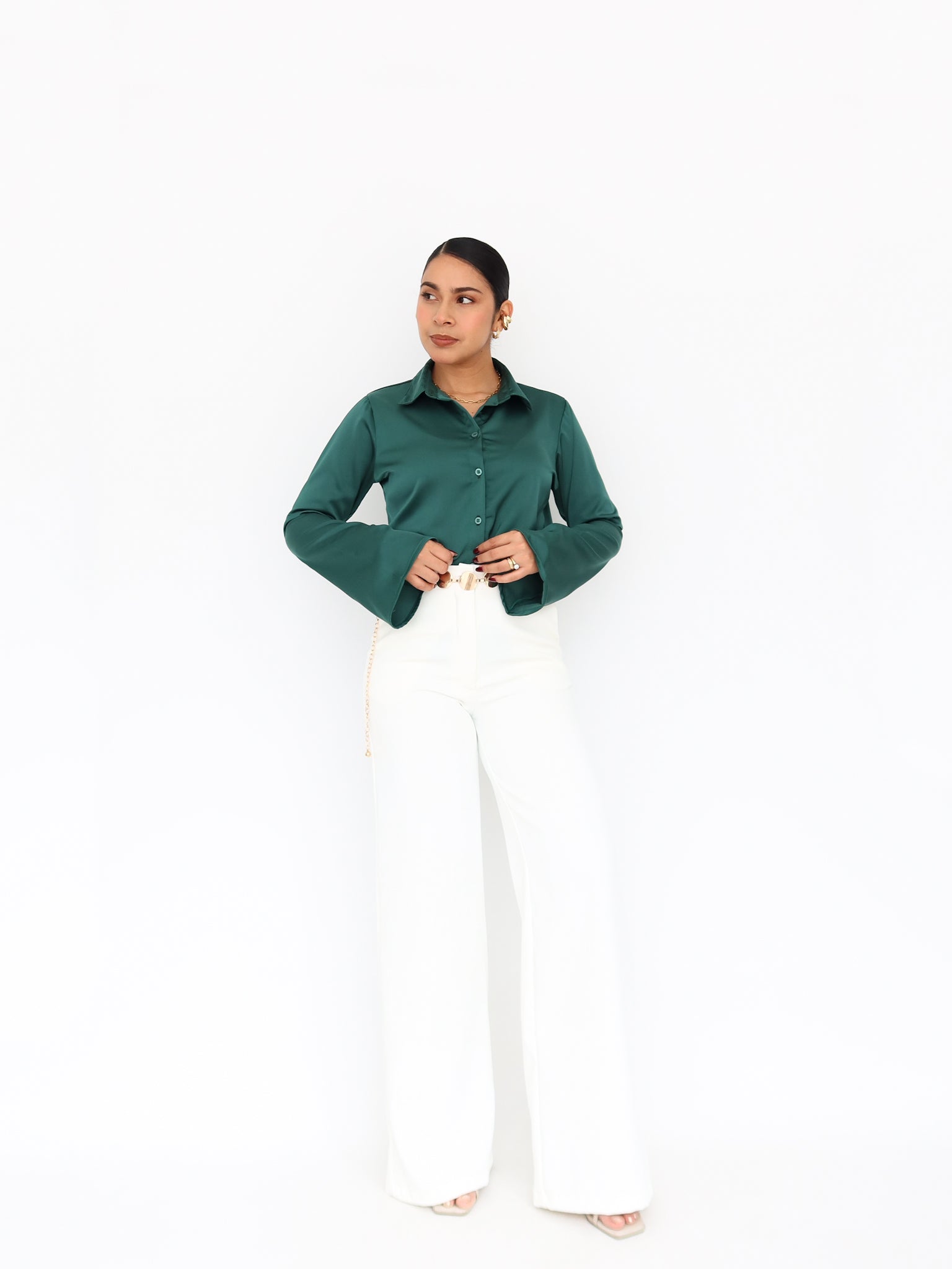 Camisa satinada manga campana verde