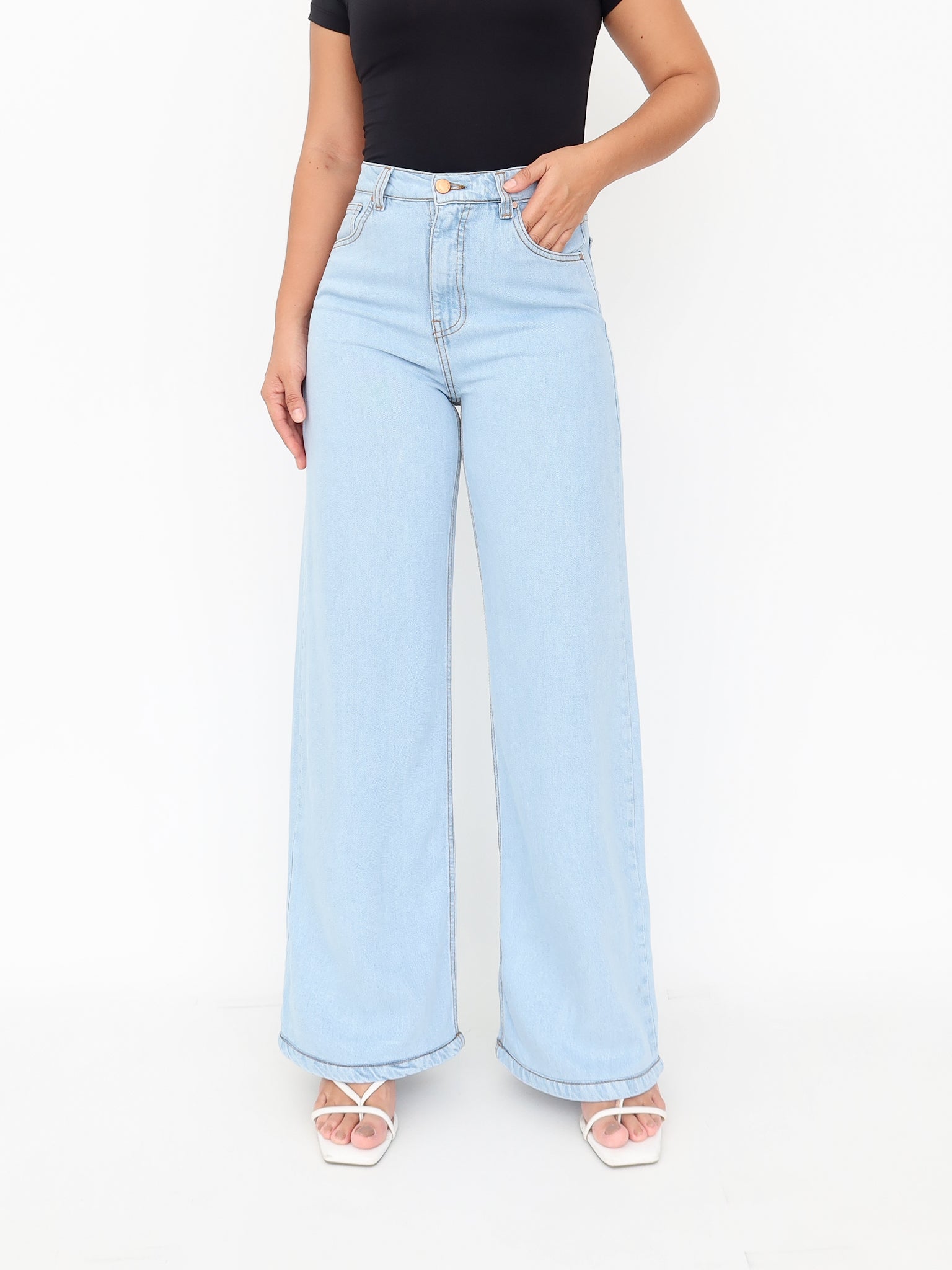 Wide leg long jeans liviano azul hielo
