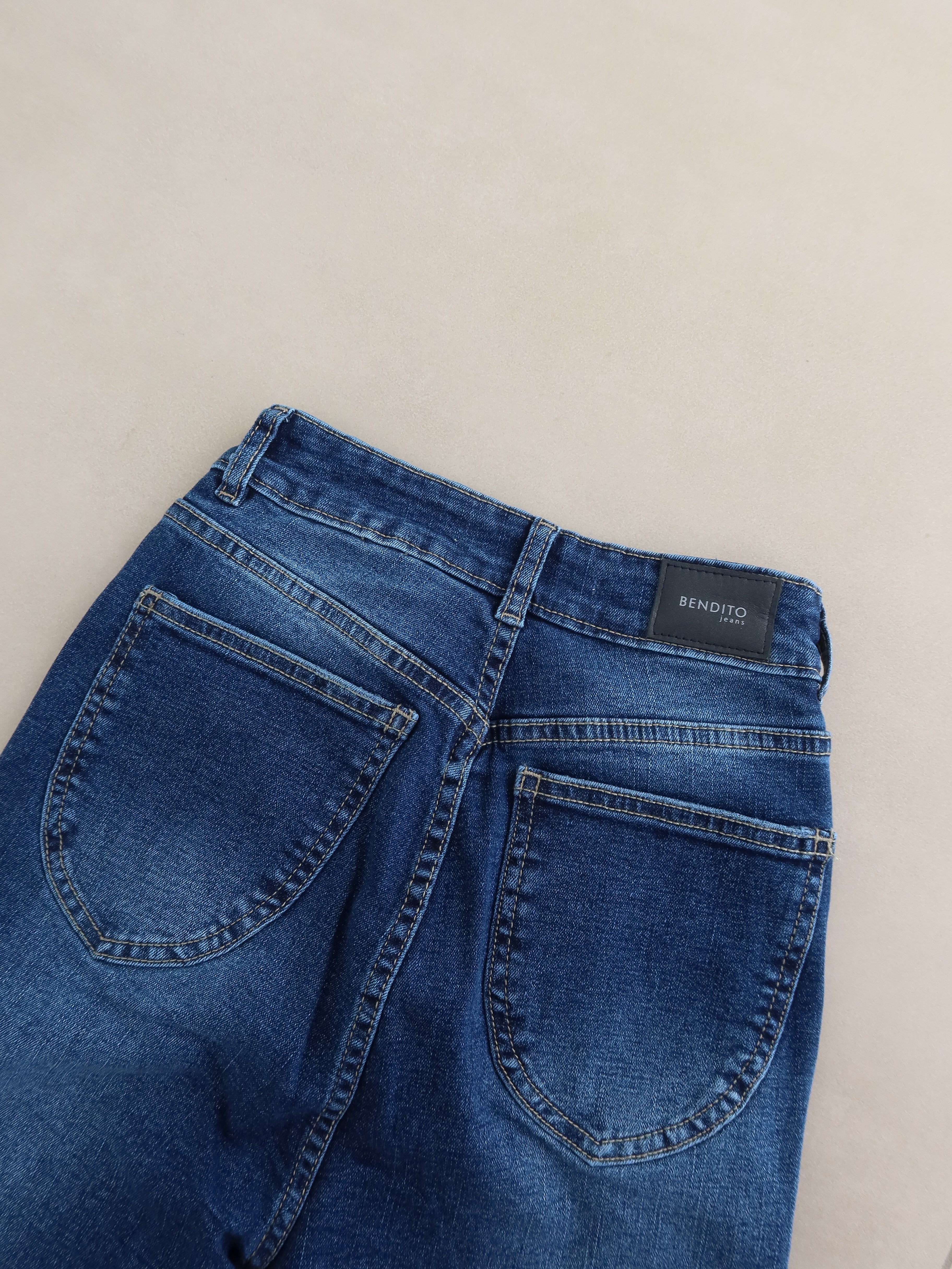 Flare jeans regular azul rasgado