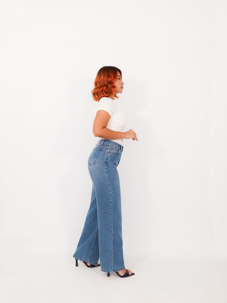 Wide leg regular jeans liviano azul medio
