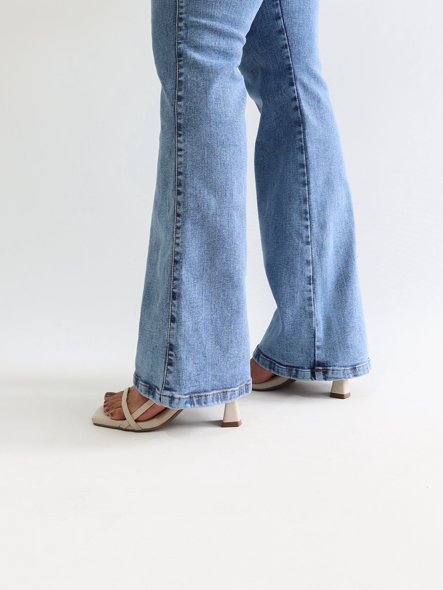 Bootcut jeans regular bigote azul medio