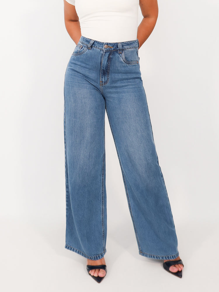 Wide leg regular jeans liviano azul medio