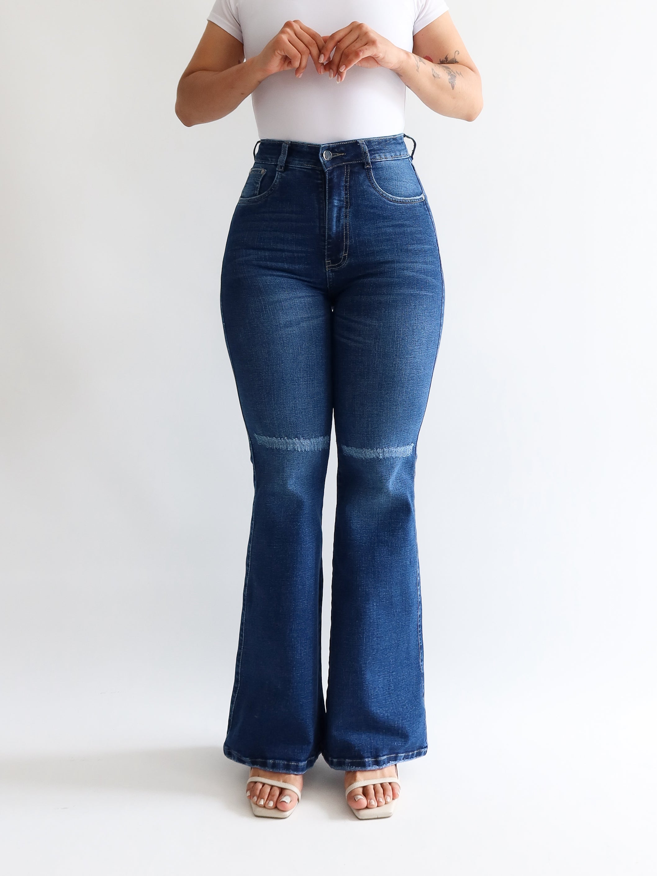 Flare jeans regular azul rasgado