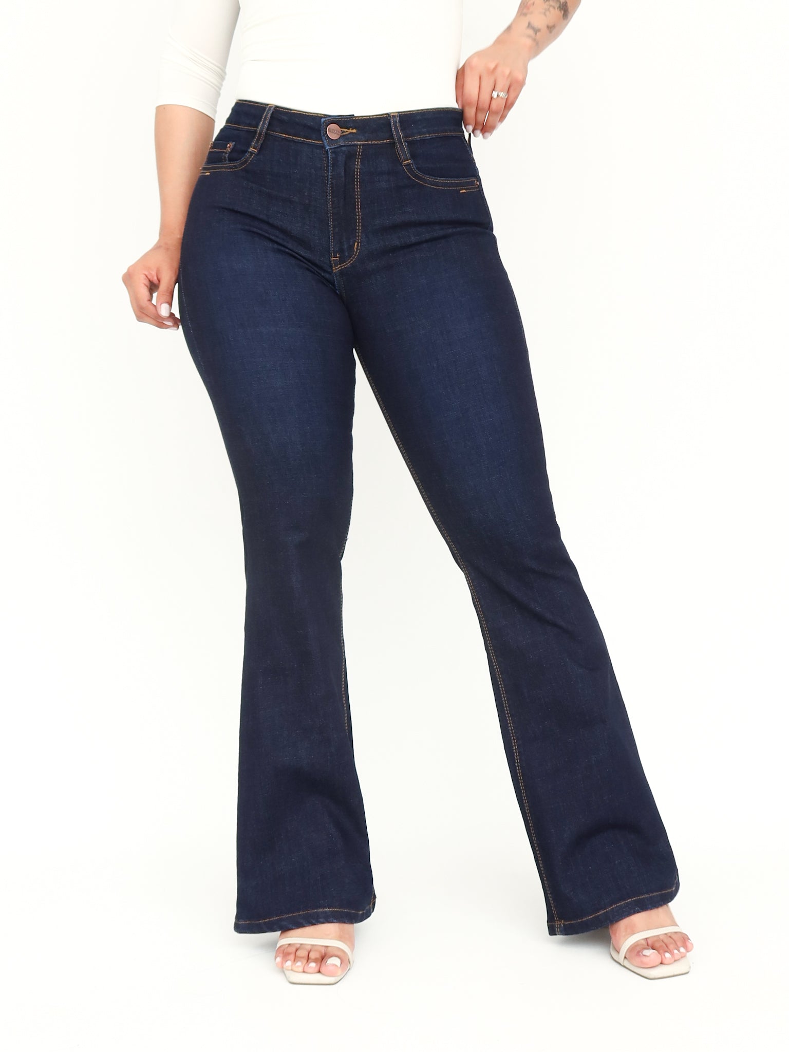 Bootcut regular tiro medio jeans azul oscuro