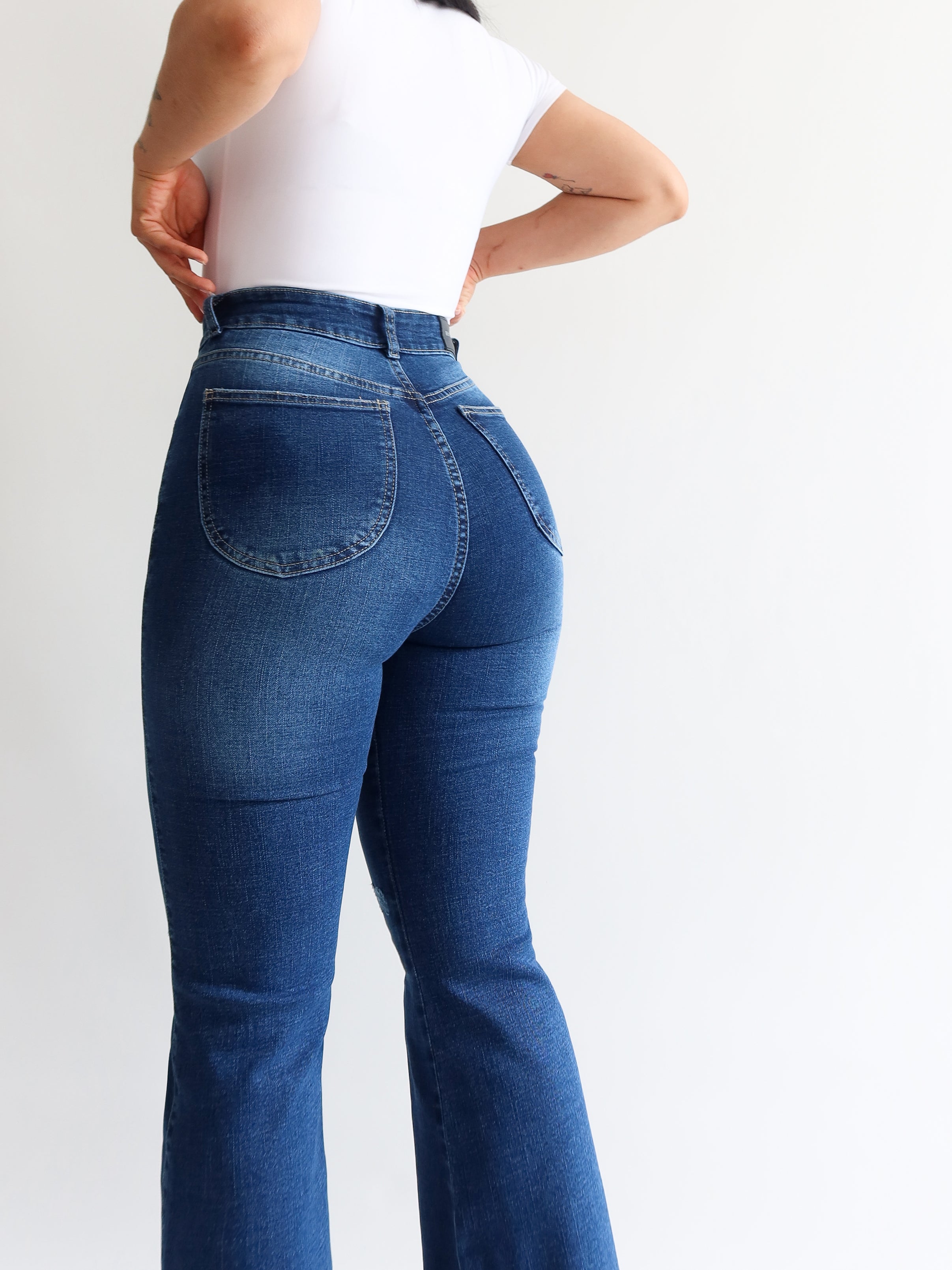 Flare jeans regular azul rasgado